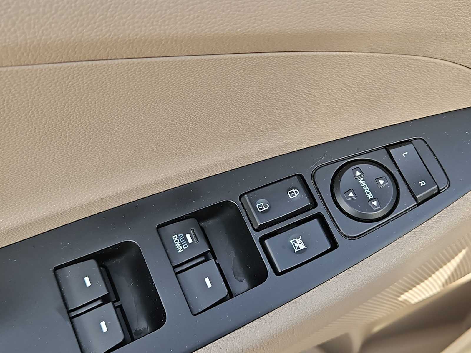 Thumbnail: 2019 Hyundai Tucson - 17