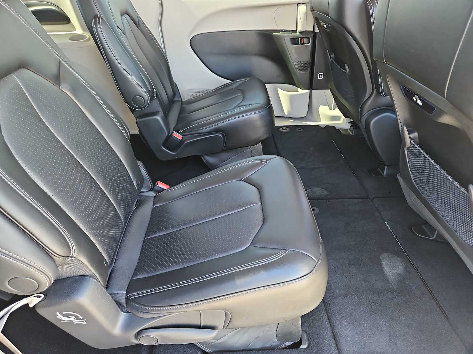 Thumbnail: 2023 Chrysler Pacifica - 21