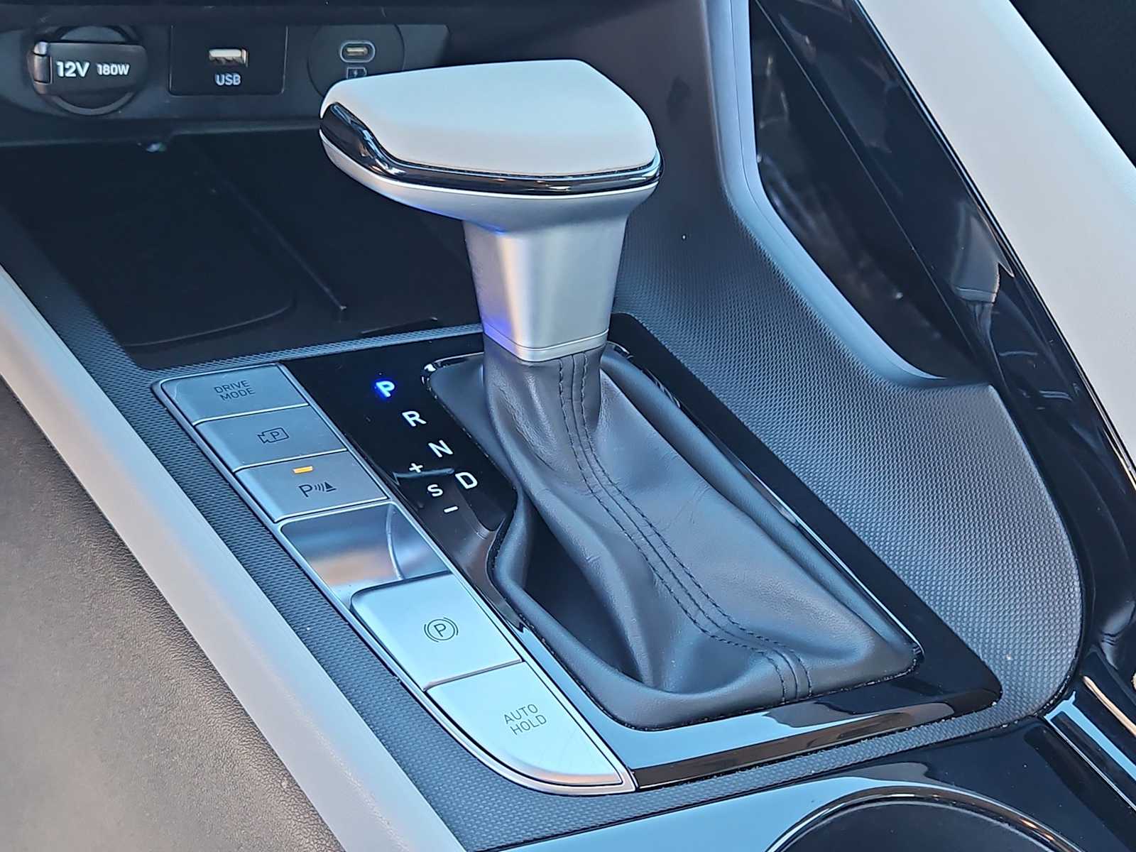 Thumbnail: 2024 Hyundai Elantra - 32