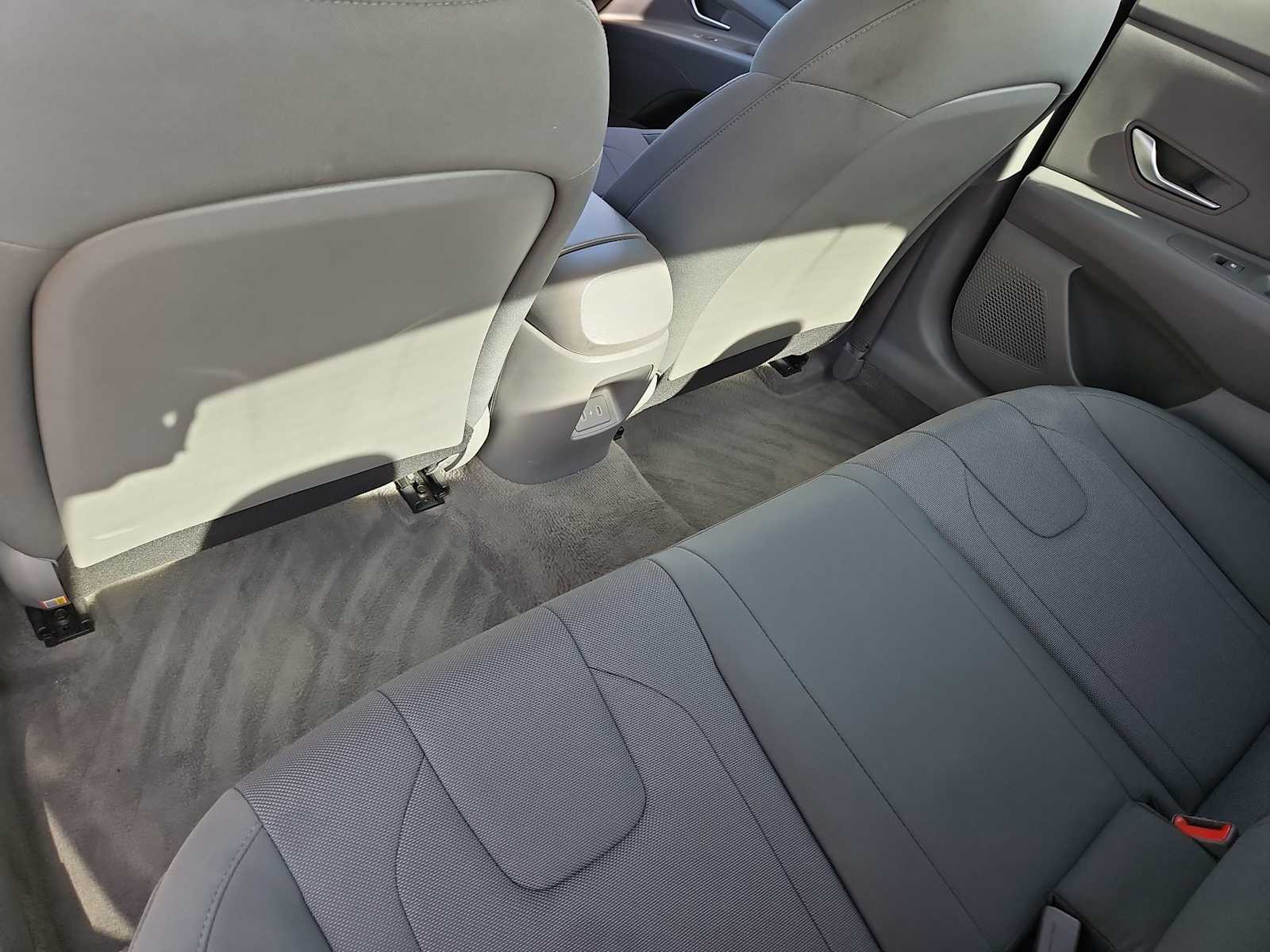 Thumbnail: 2025 Hyundai Elantra - 18