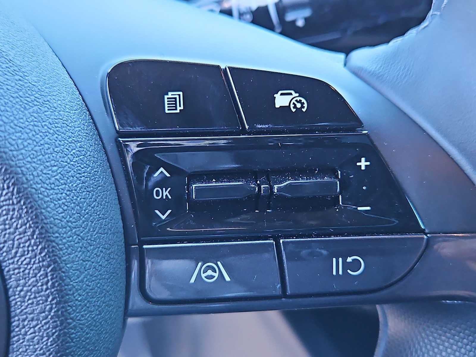 Thumbnail: 2025 Hyundai Elantra - 24