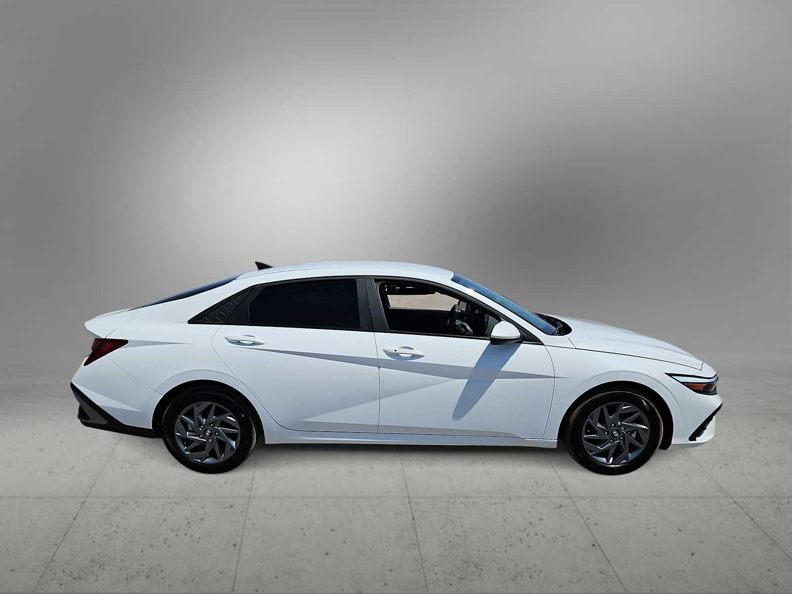 Thumbnail: 2024 Hyundai Elantra - 9
