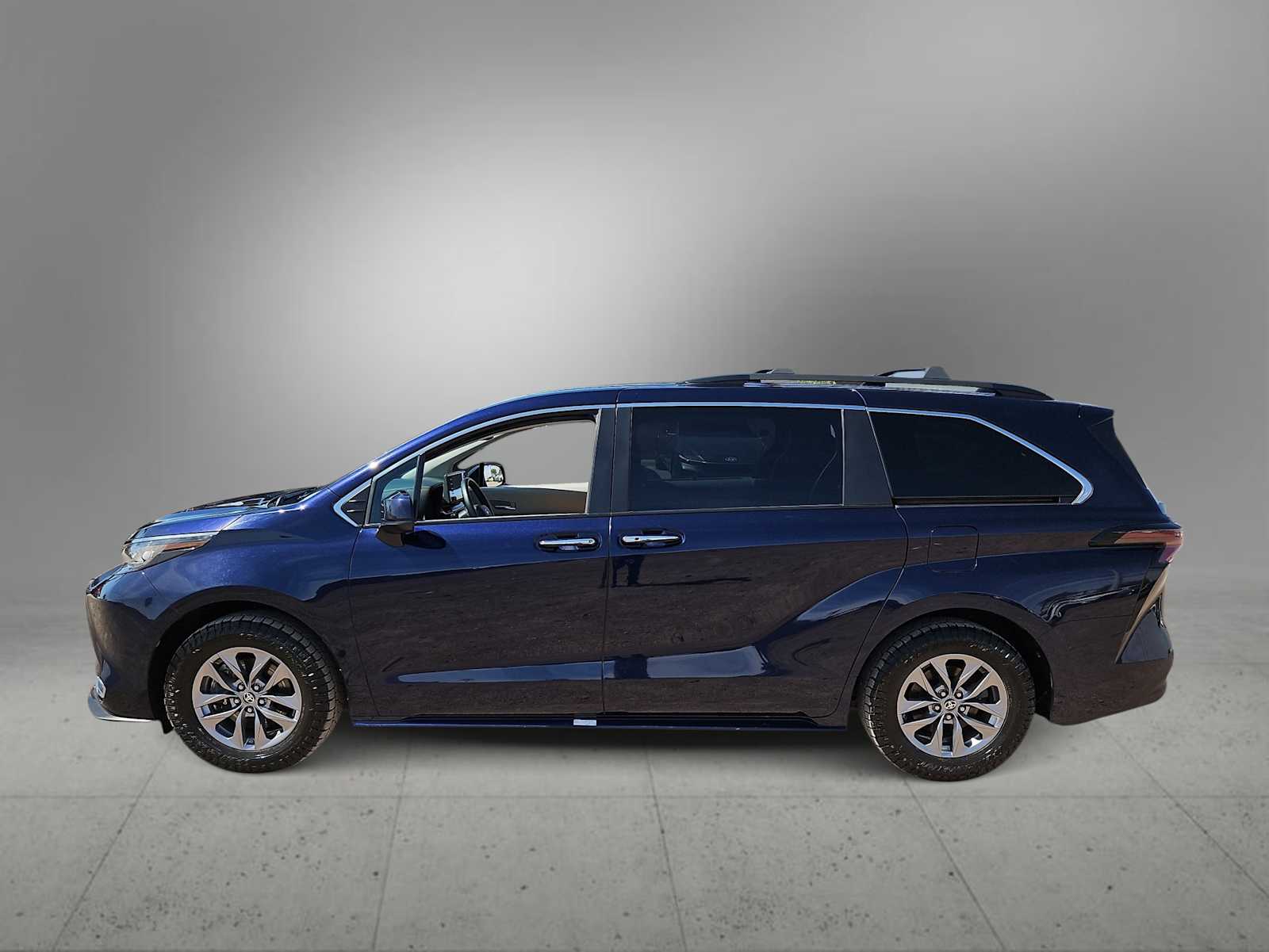 Thumbnail: 2023 Toyota Sienna - 5