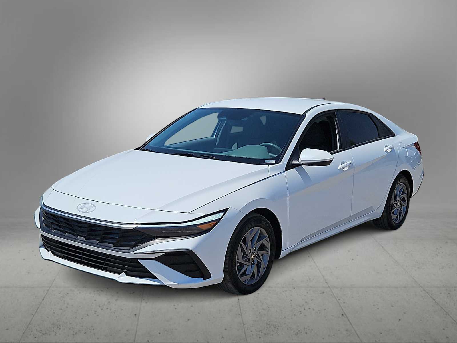 Thumbnail: 2024 Hyundai Elantra - 4