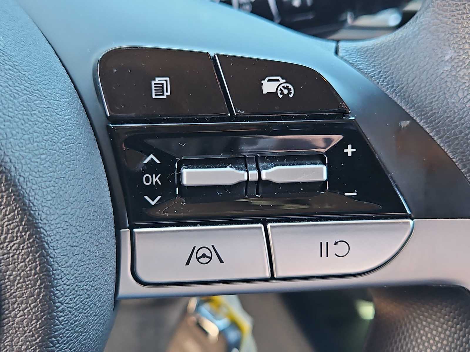 Thumbnail: 2025 Hyundai Elantra - 24