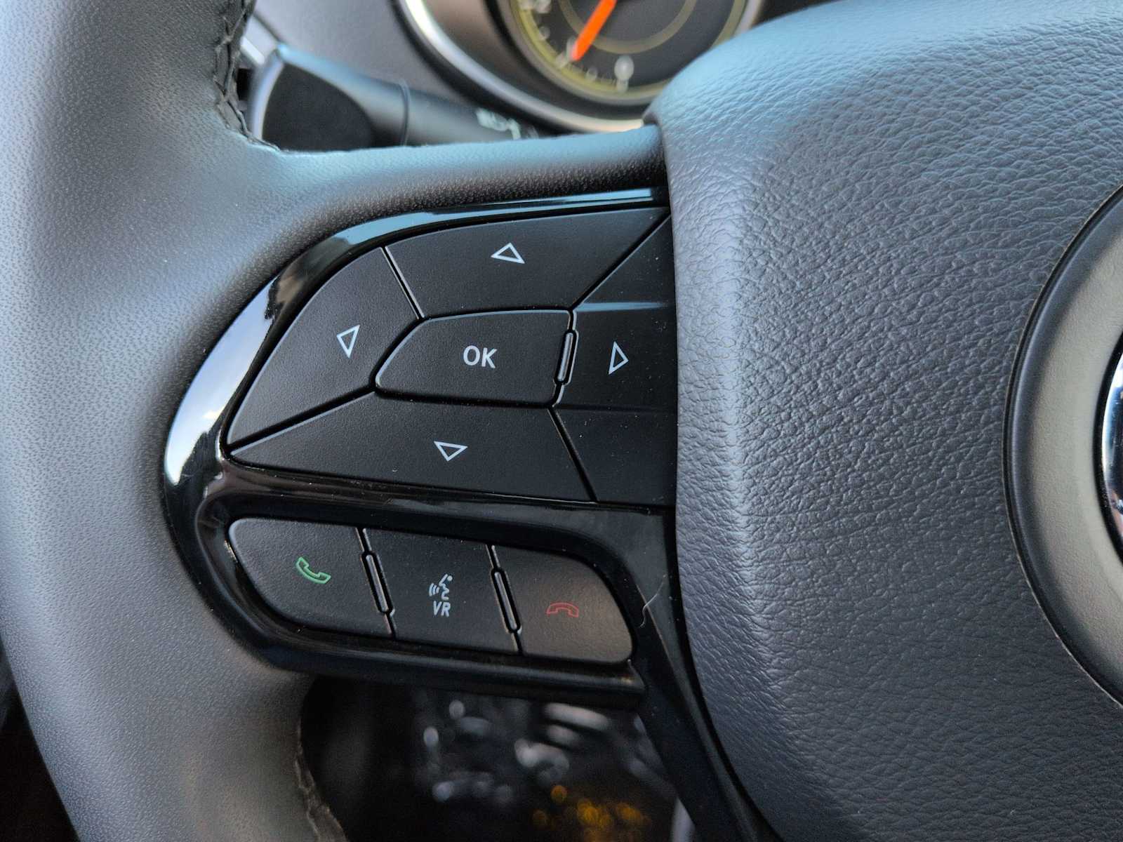 Thumbnail: 2023 Jeep Cherokee - 24