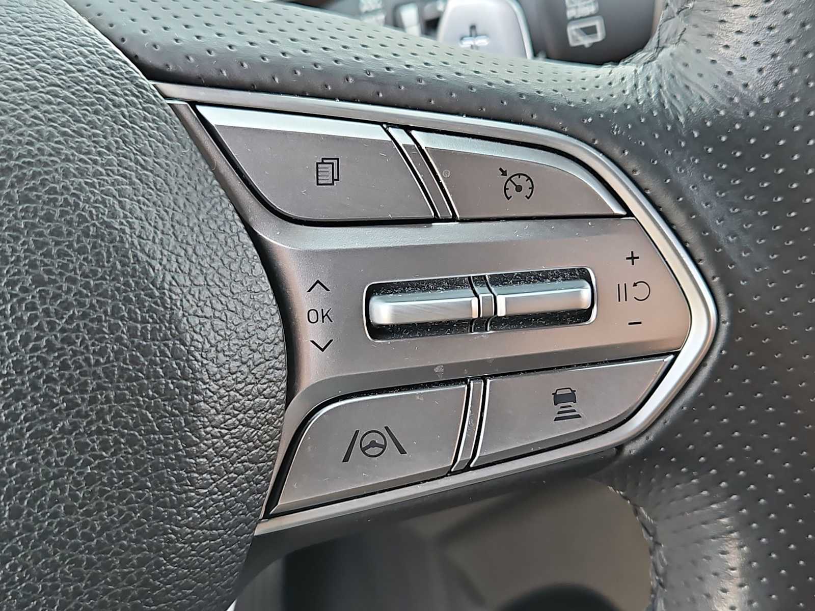 Thumbnail: 2023 Hyundai Santa Fe - 25