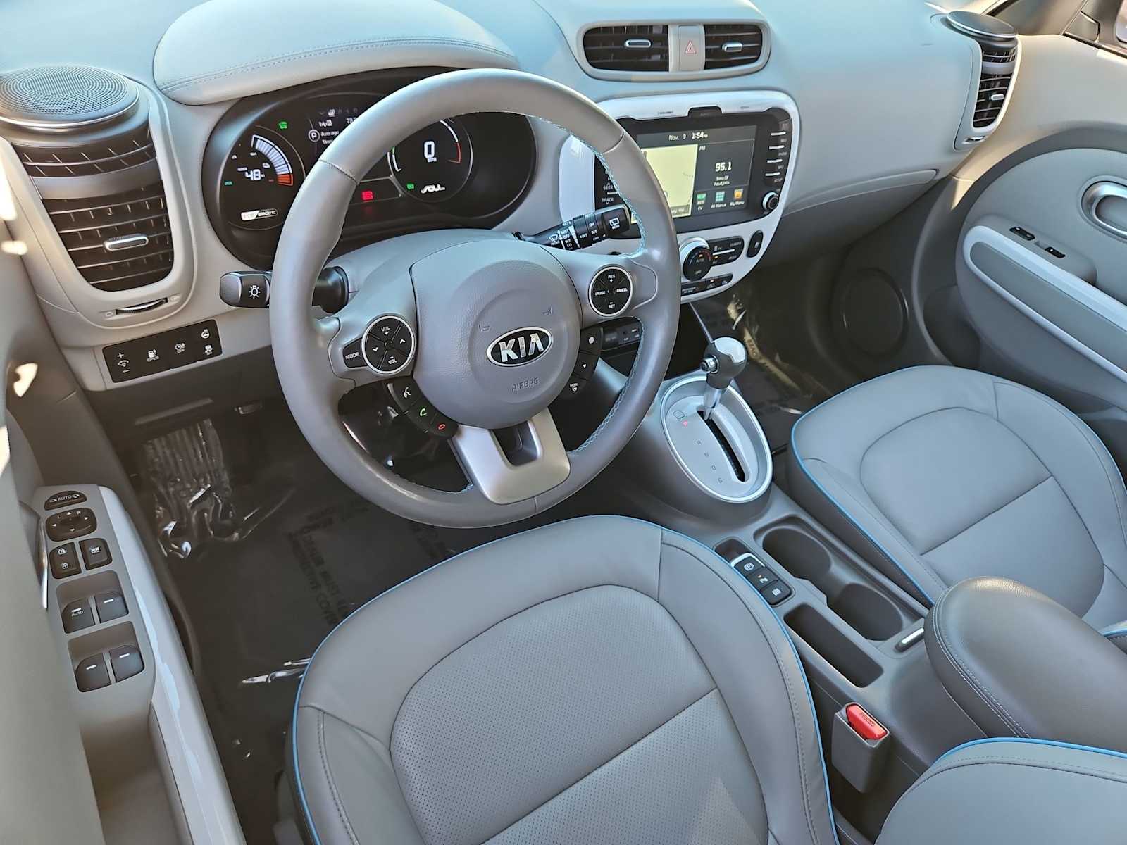 Thumbnail: 2017 Kia Soul EV - 10