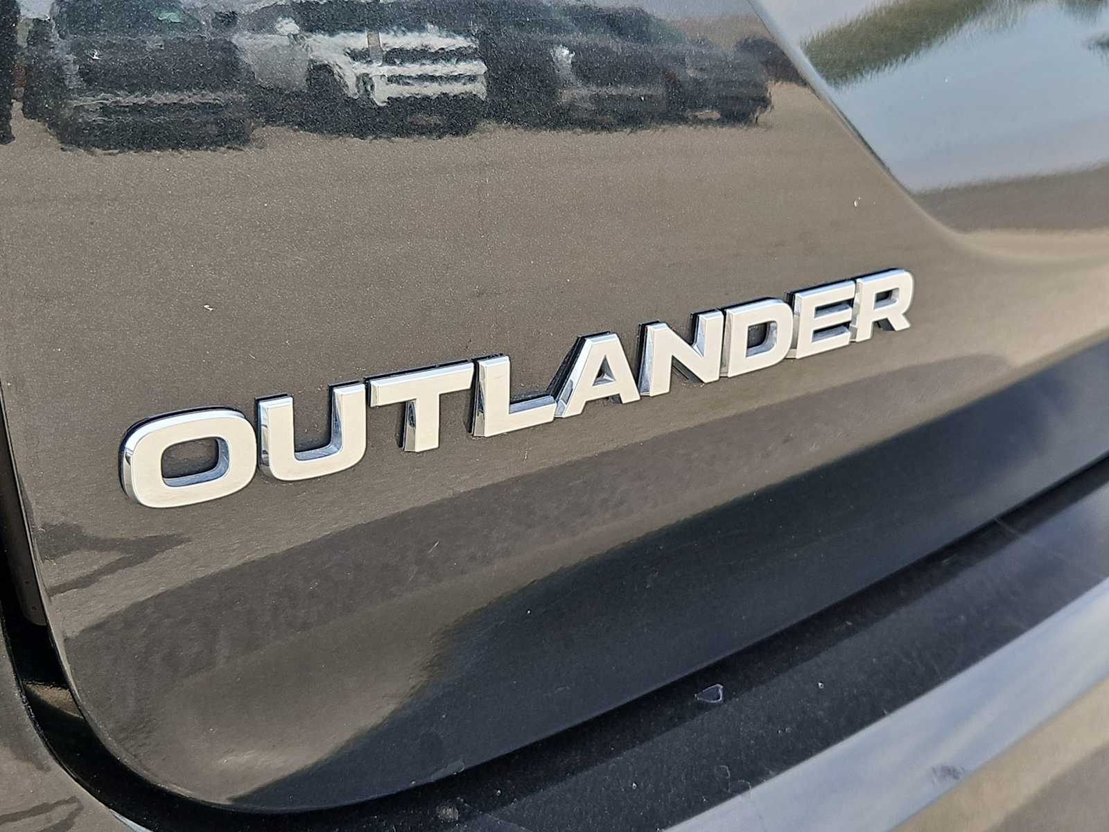 Thumbnail: 2024 Mitsubishi Outlander - 12