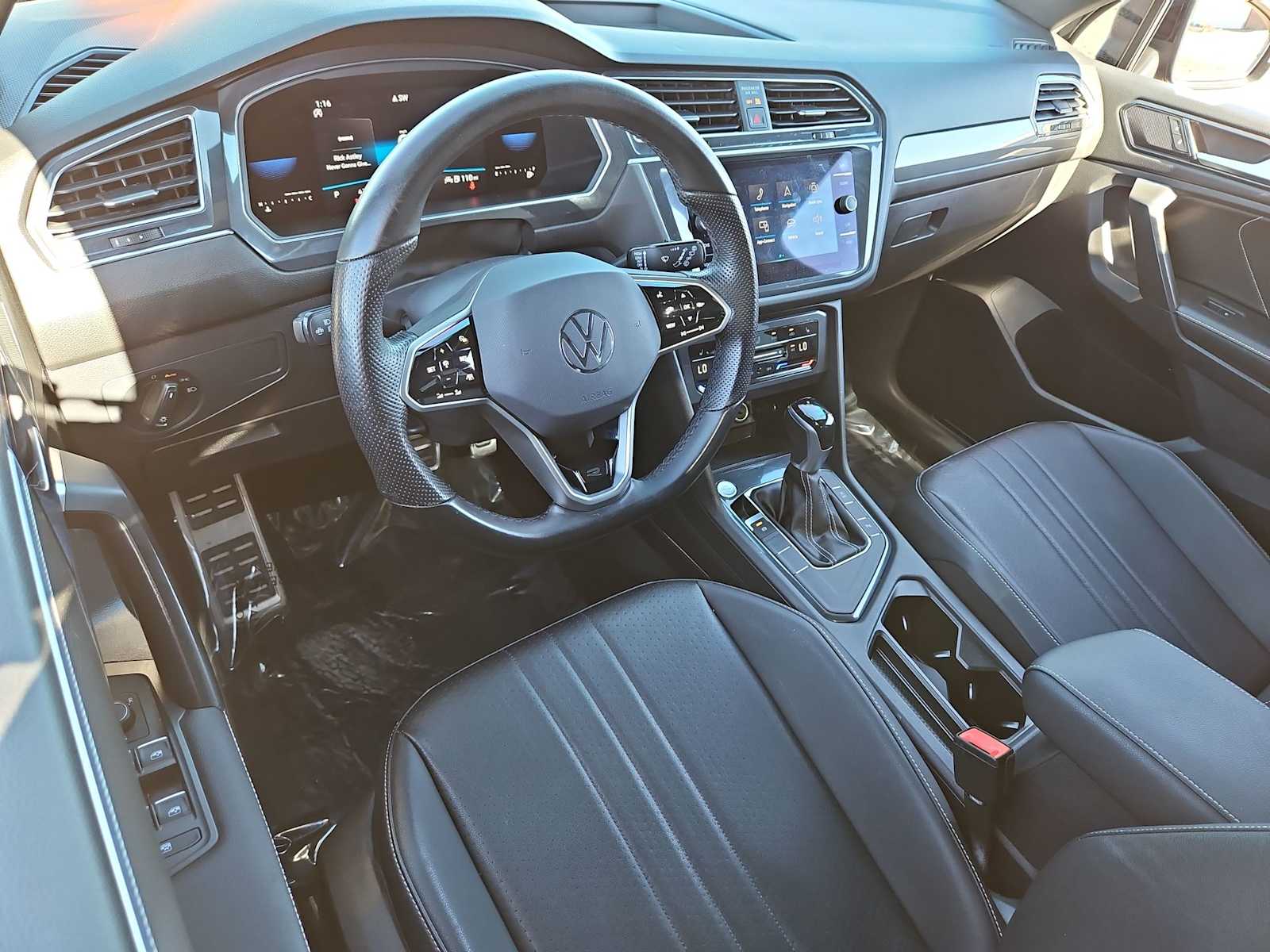 Thumbnail: 2023 Volkswagen Tiguan - 10