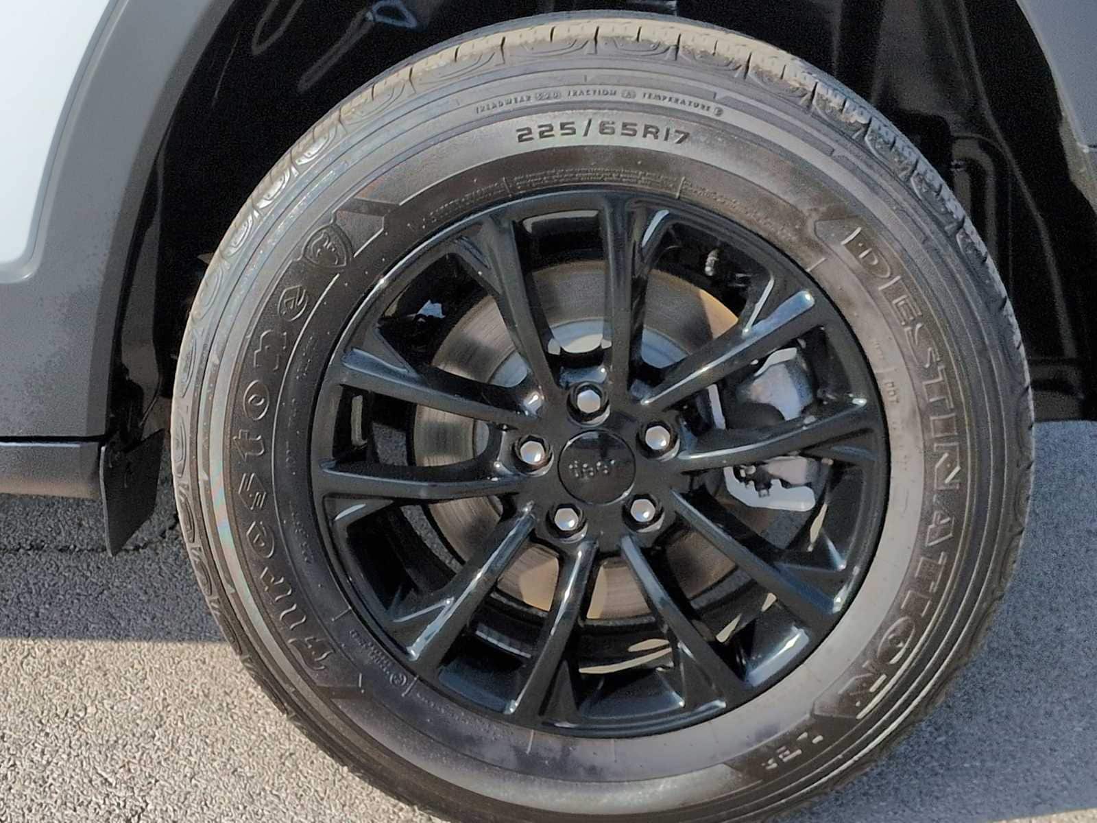 Thumbnail: 2023 Jeep Cherokee - 14