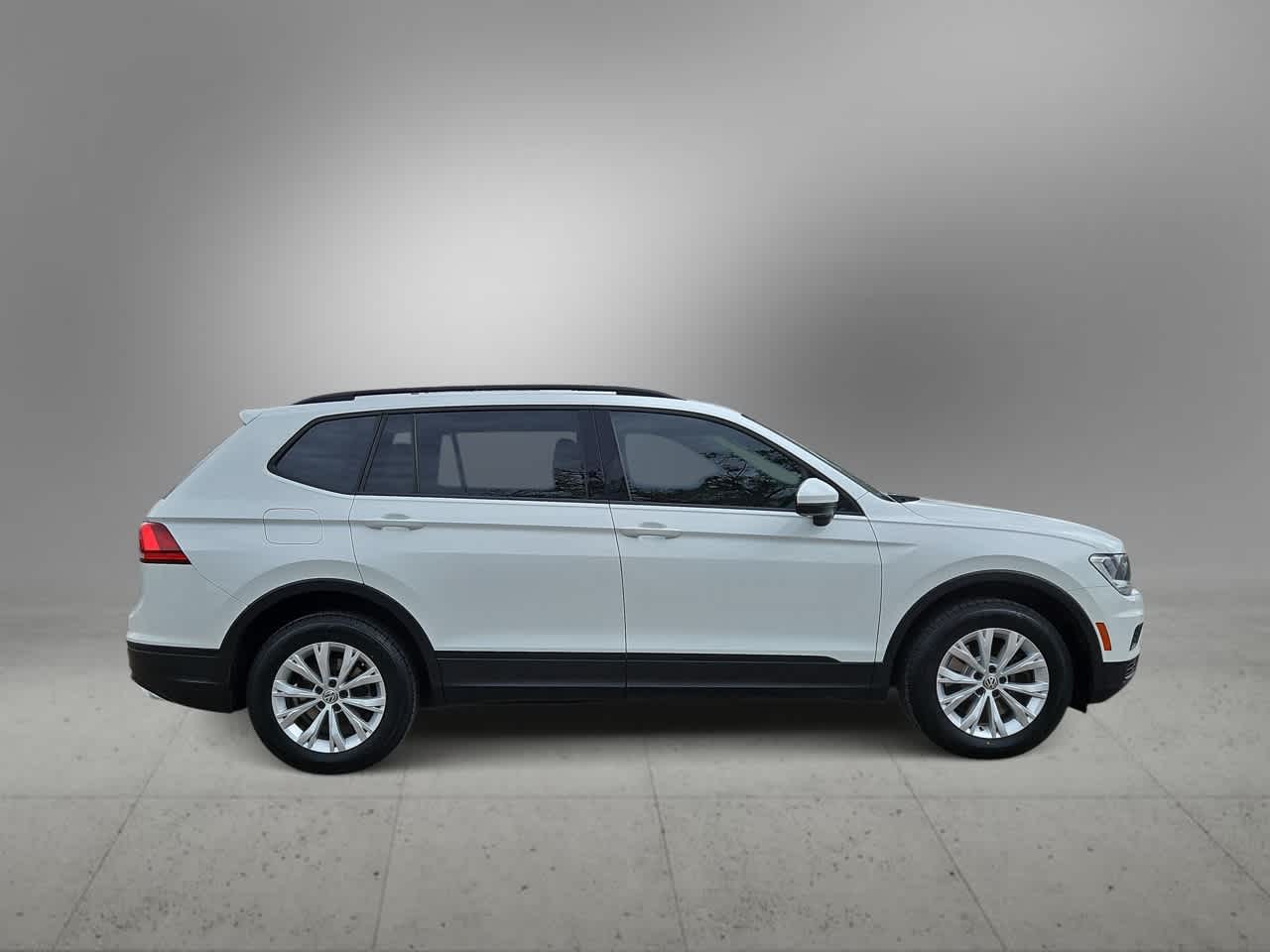 Thumbnail: 2018 Volkswagen Tiguan - 9