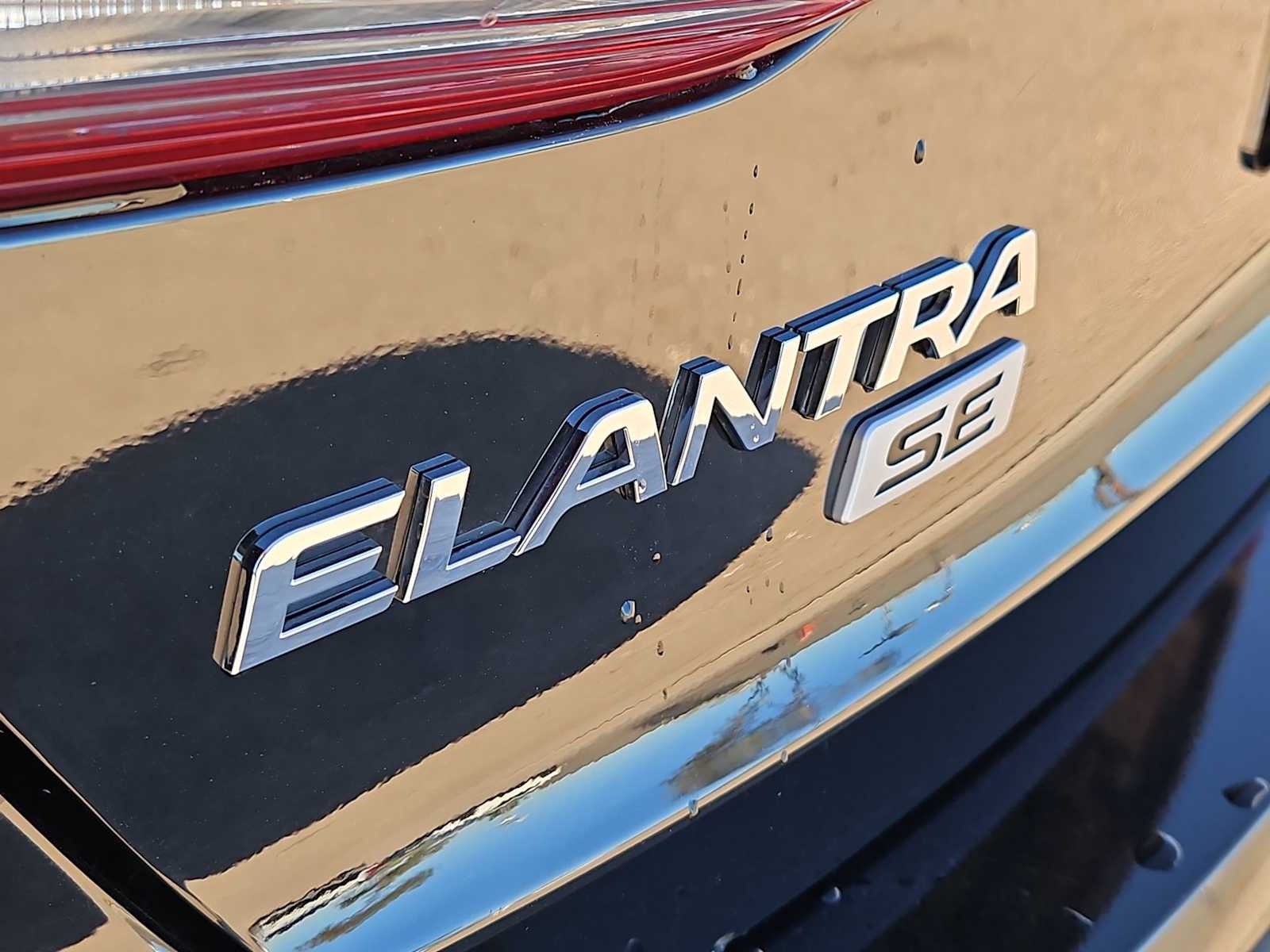 Thumbnail: 2017 Hyundai Elantra - 12