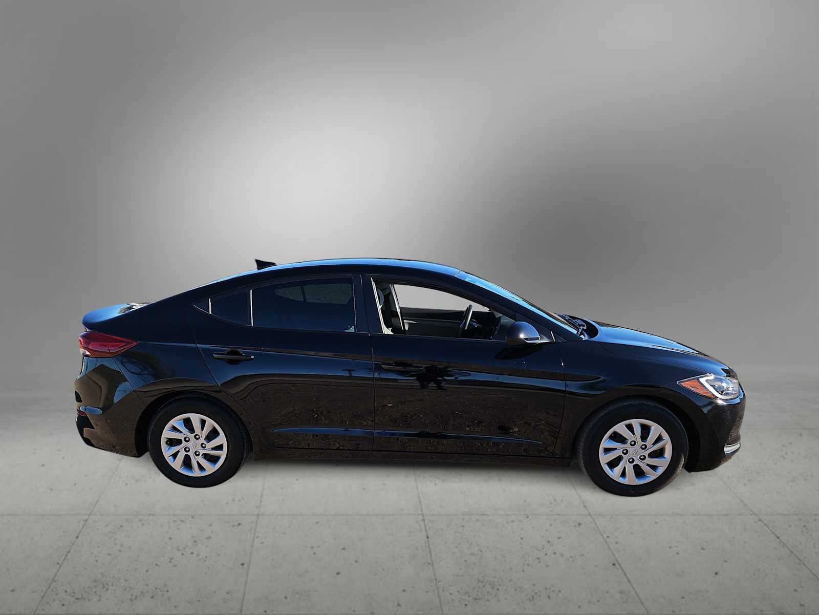 Thumbnail: 2017 Hyundai Elantra - 9