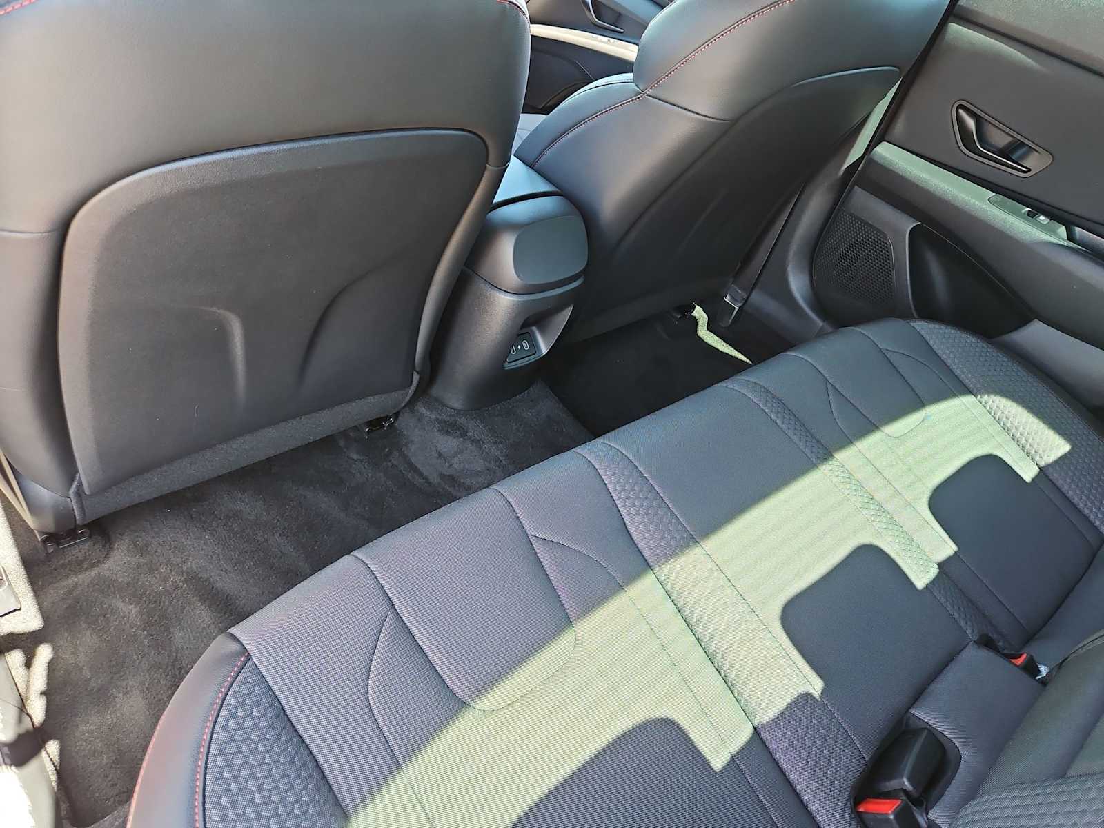 Thumbnail: 2024 Hyundai Elantra - 18