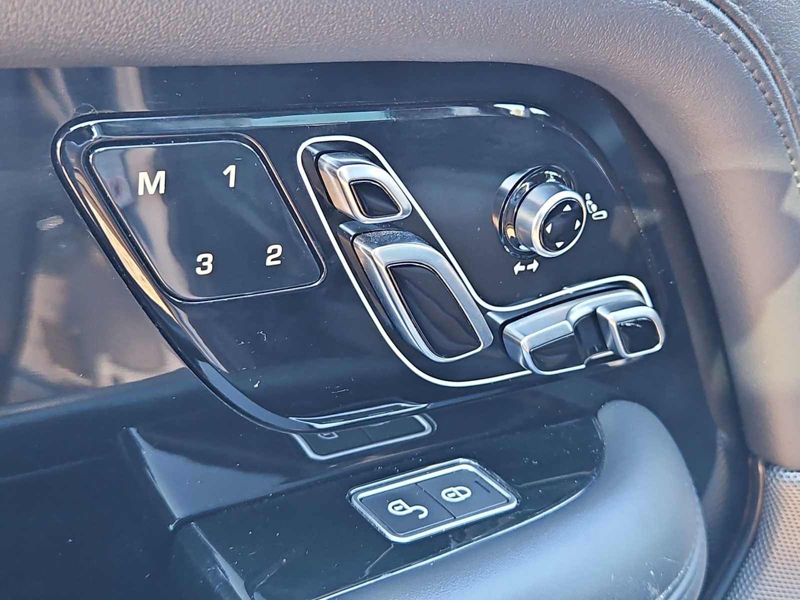 Thumbnail: 2019 Land Rover Range Rover - 17