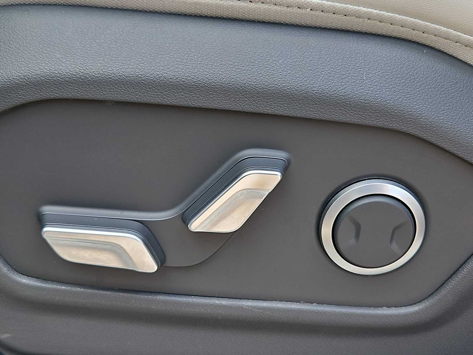 Thumbnail: 2025 Hyundai Santa Fe - 17