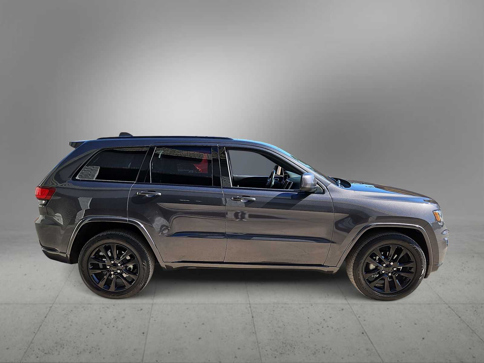 Thumbnail: 2018 Jeep Grand Cherokee - 9
