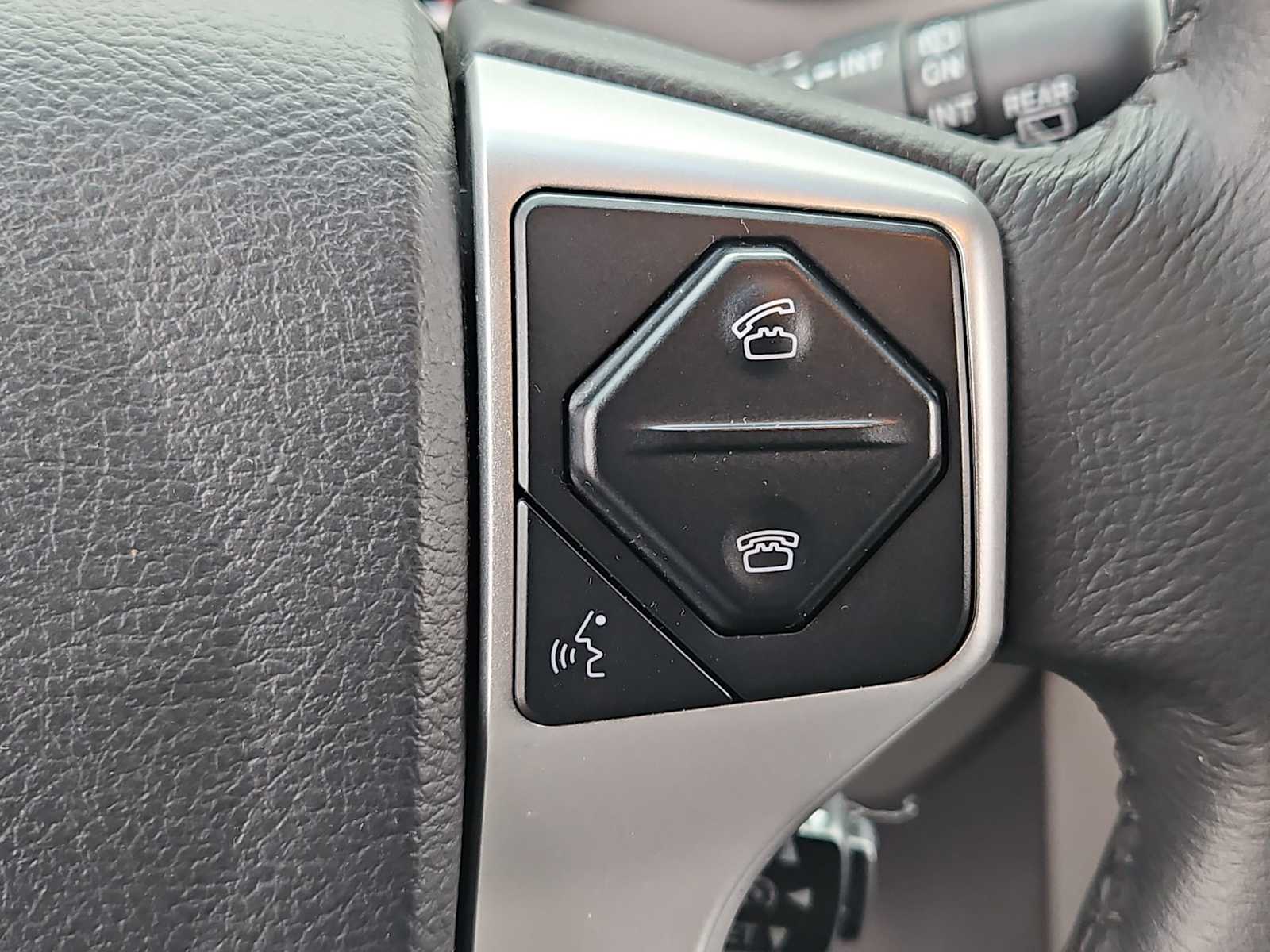 Thumbnail: 2016 Toyota Sequoia - 25