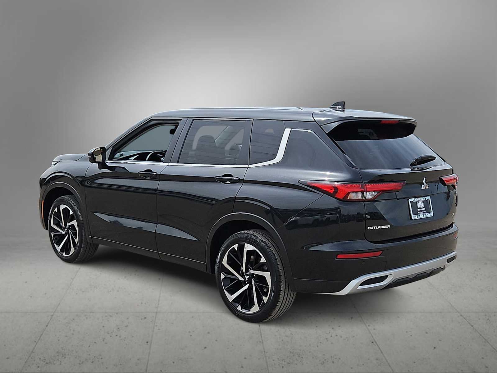 Thumbnail: 2024 Mitsubishi Outlander - 6