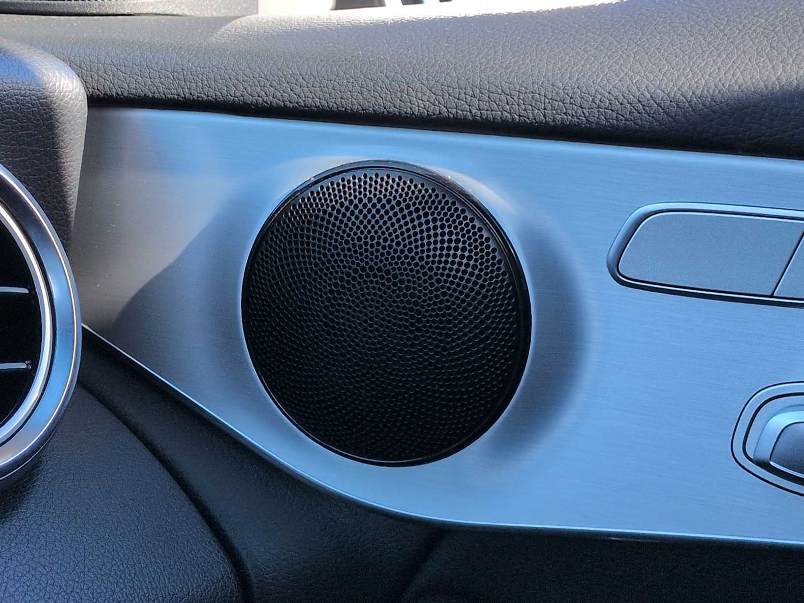 Thumbnail: 2022 Mercedes-Benz GLC - 30