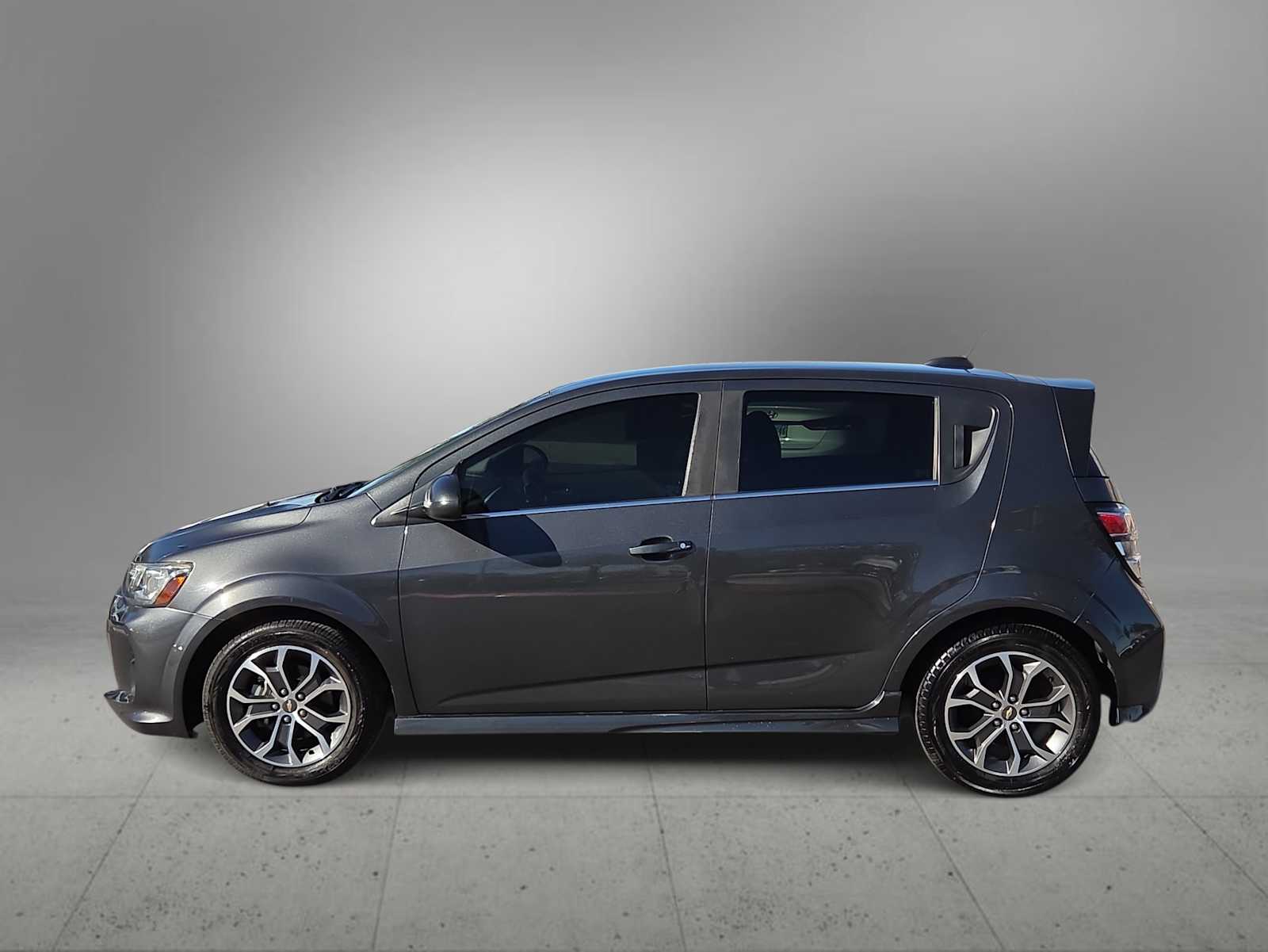 Thumbnail: 2017 Chevrolet Sonic - 5