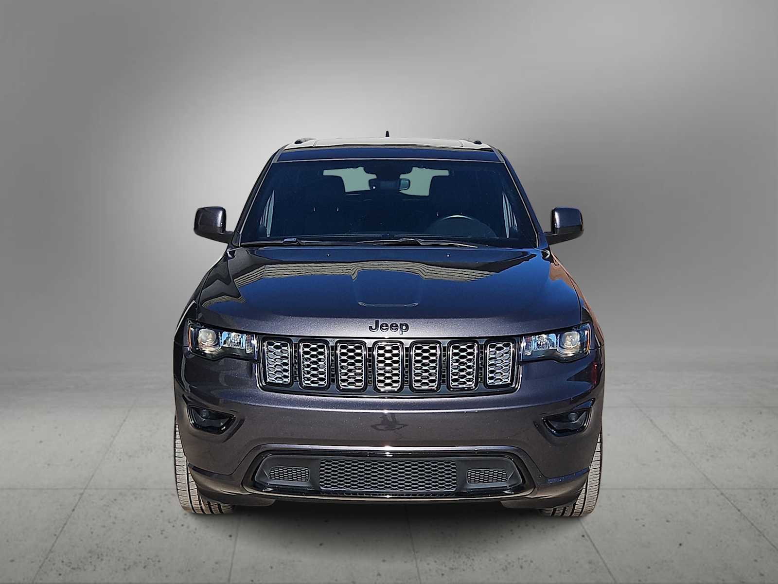 Thumbnail: 2018 Jeep Grand Cherokee - 3