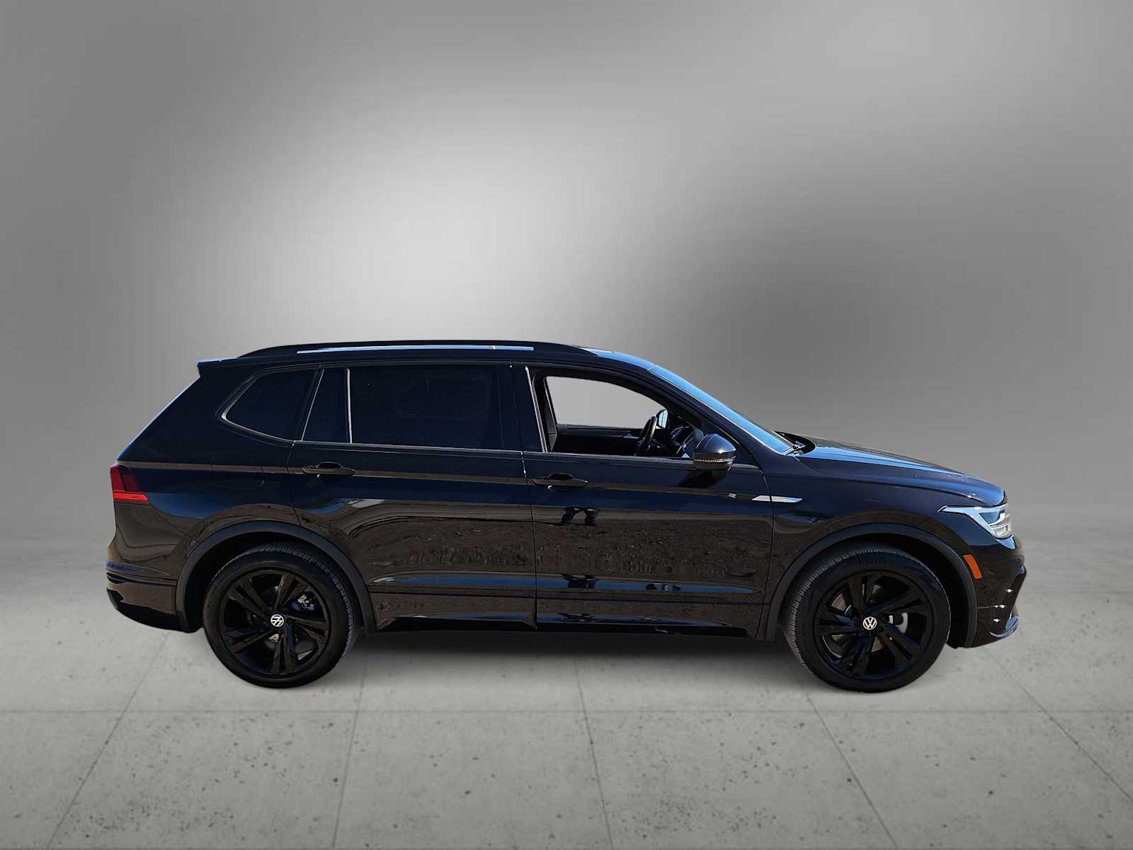 Thumbnail: 2023 Volkswagen Tiguan - 9