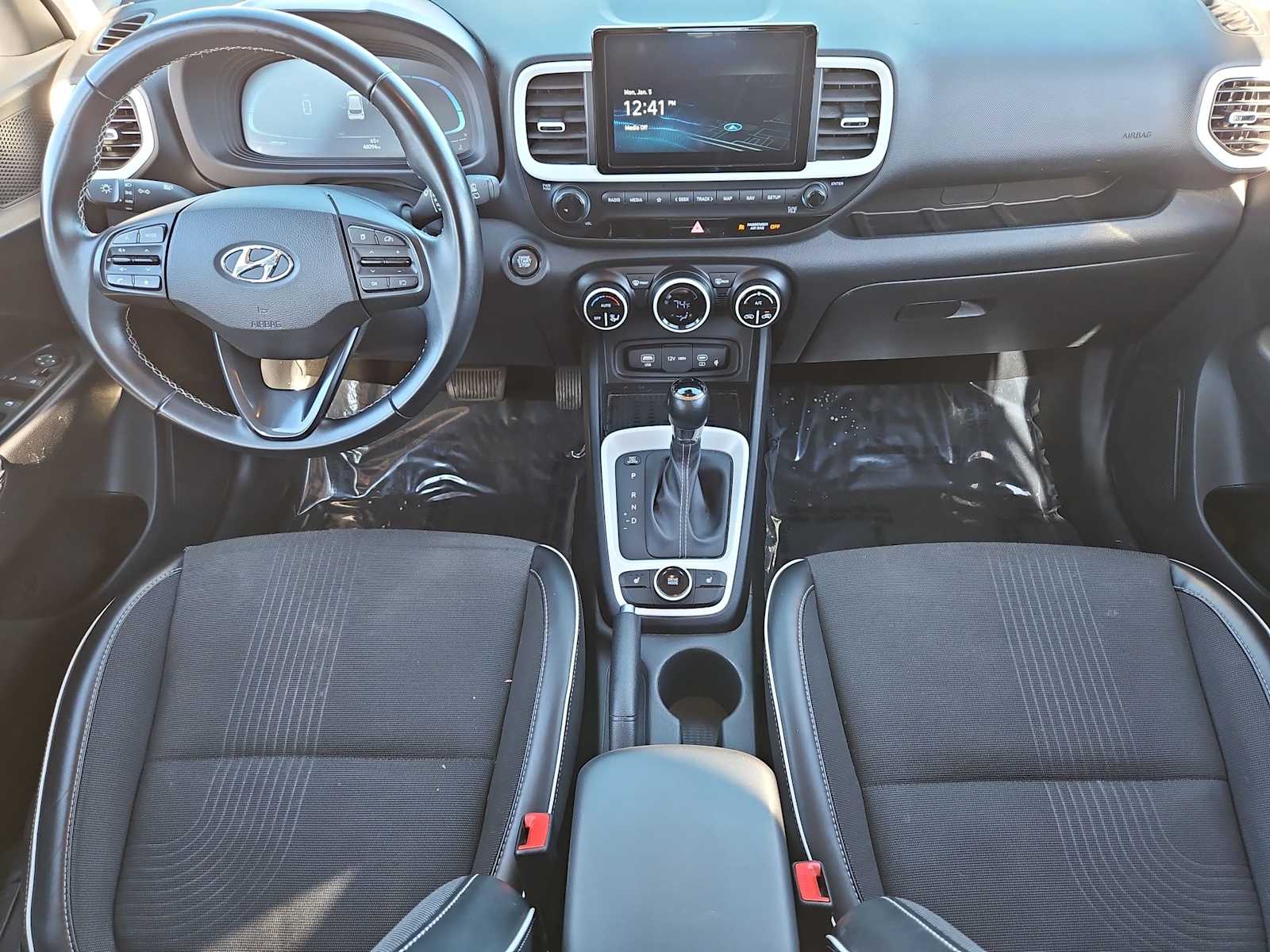 Thumbnail: 2023 Hyundai Venue - 16