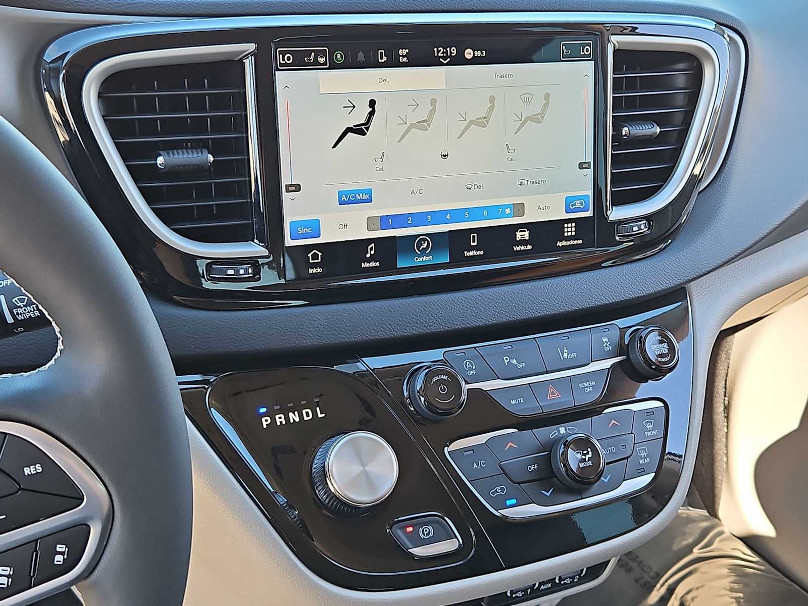 Thumbnail: 2023 Chrysler Pacifica - 28