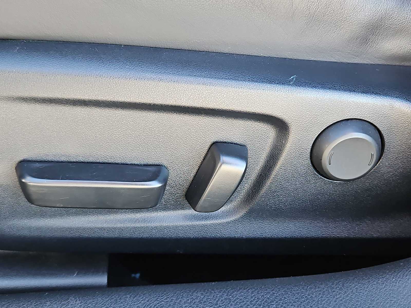 Thumbnail: 2019 Lexus IS - 17