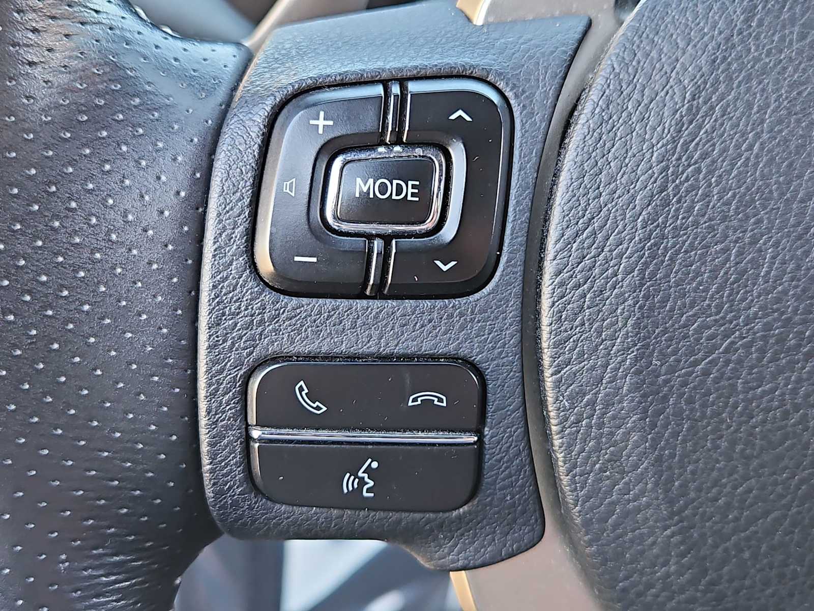 Thumbnail: 2019 Lexus IS - 23