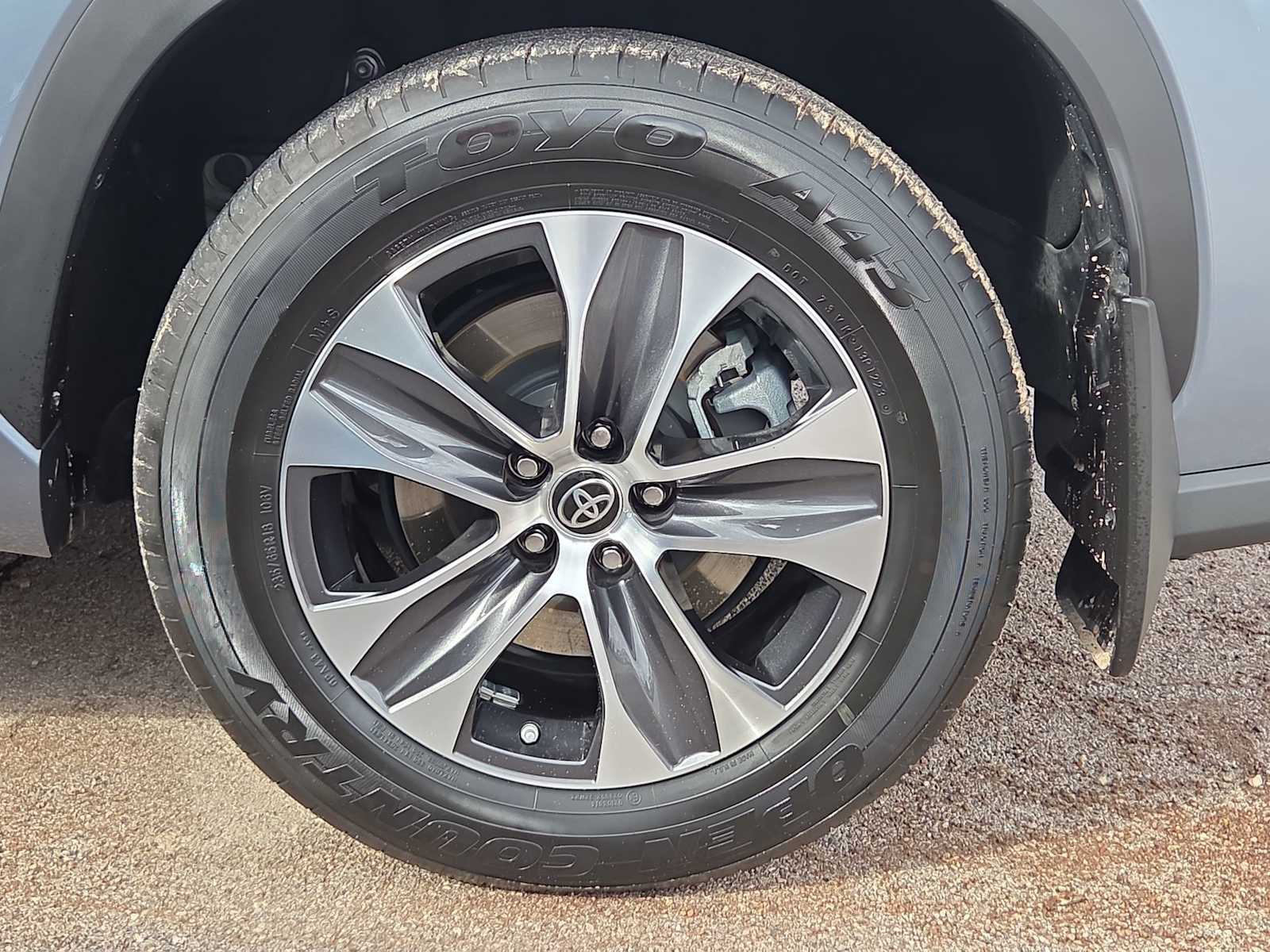 Thumbnail: 2023 Toyota Highlander - 14