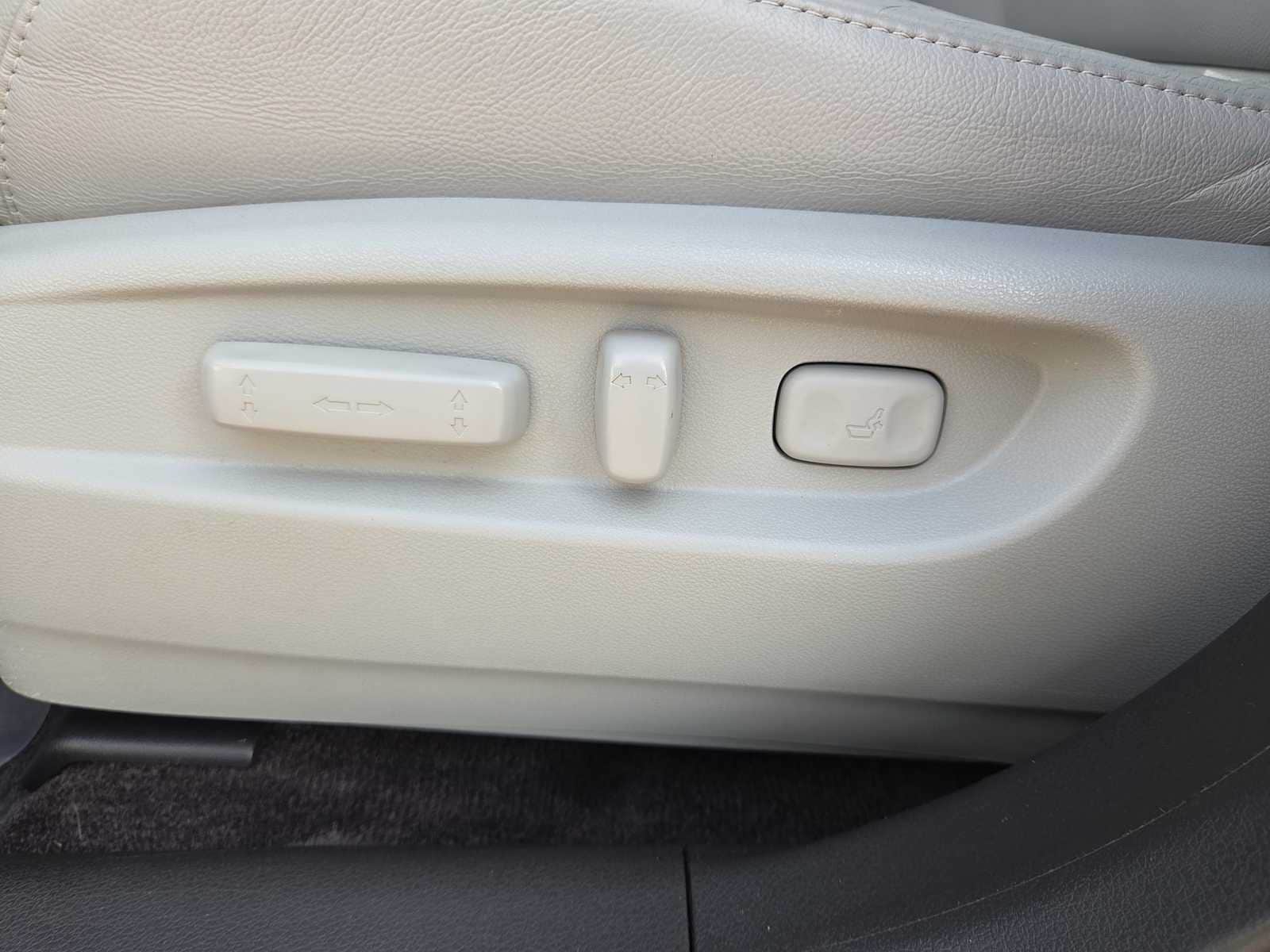 Thumbnail: 2017 Acura MDX - 17