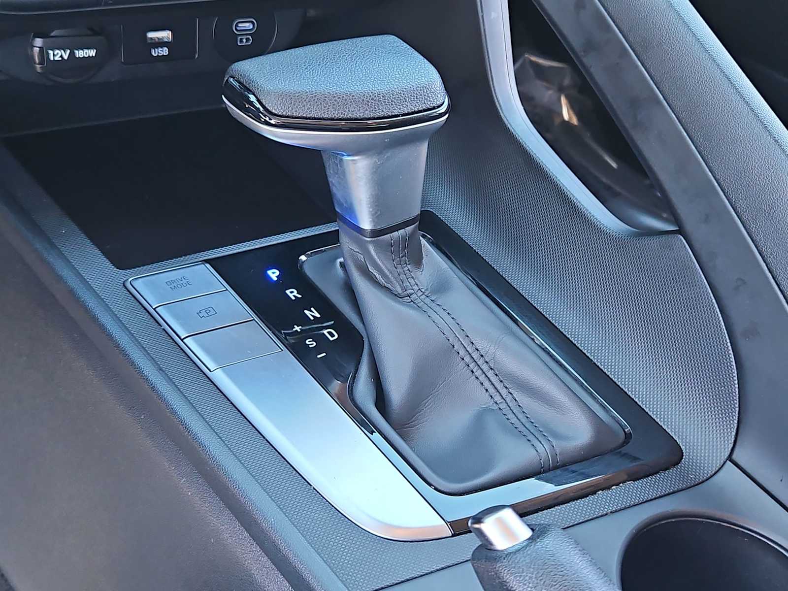 Thumbnail: 2024 Hyundai Elantra - 32