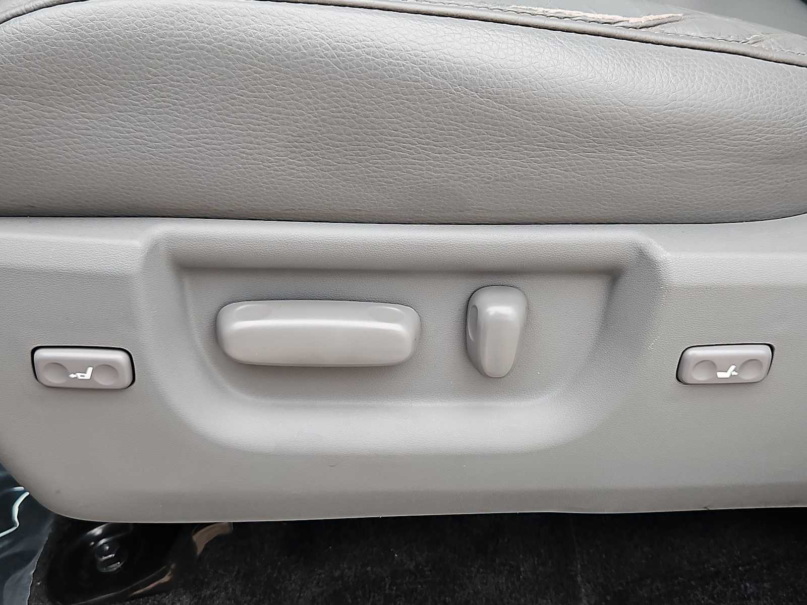 Thumbnail: 2016 Toyota Sequoia - 18