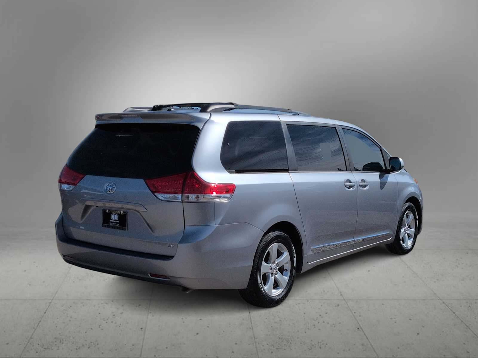 Thumbnail: 2013 Toyota Sienna - 8