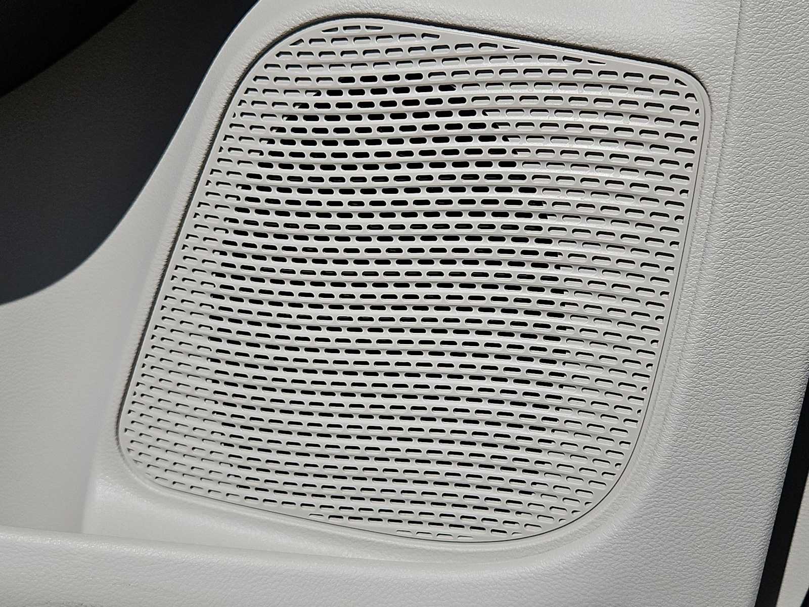 Thumbnail: 2023 Chrysler Pacifica - 30