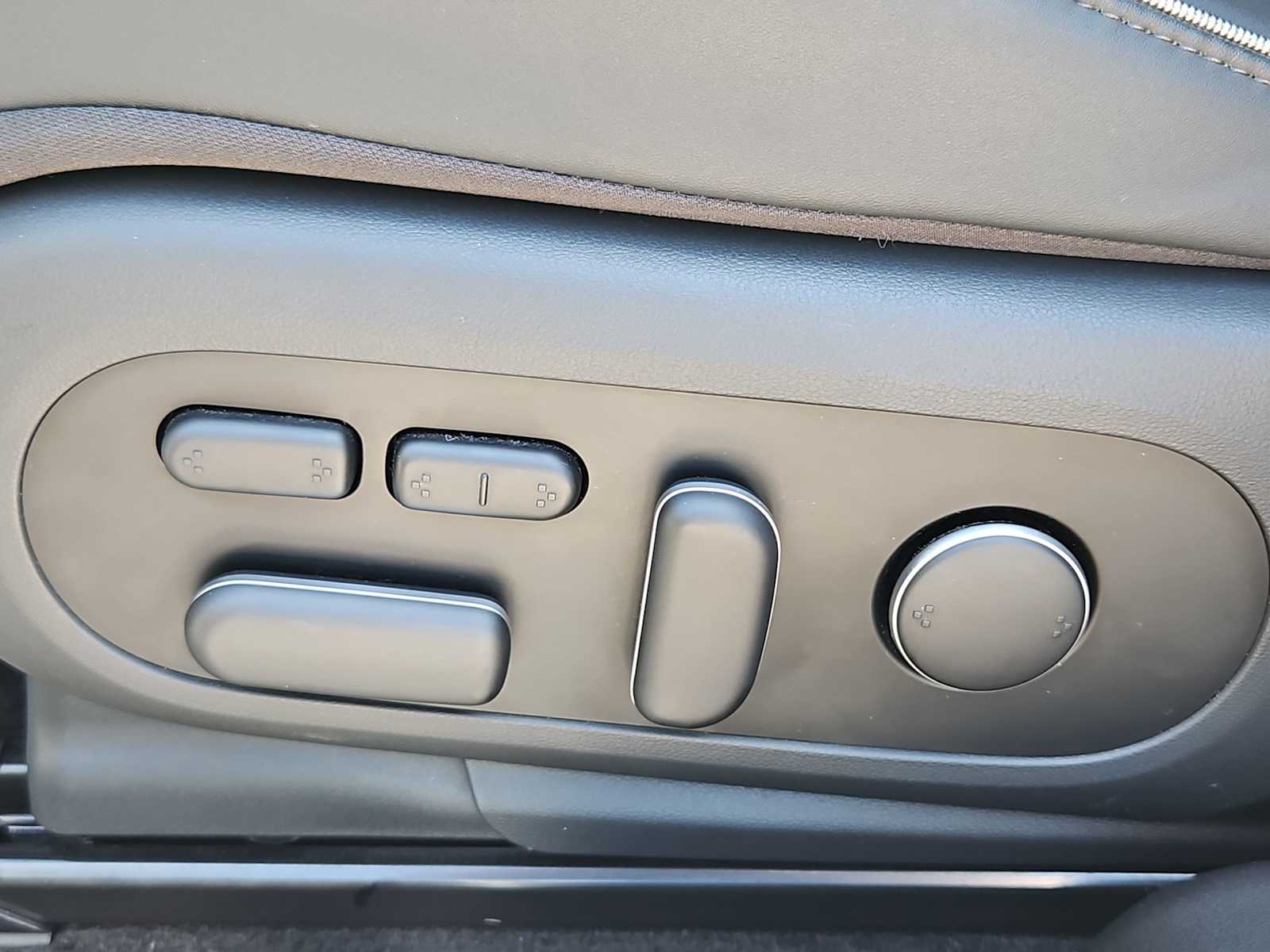 Thumbnail: 2024 Hyundai Ioniq 5 - 16