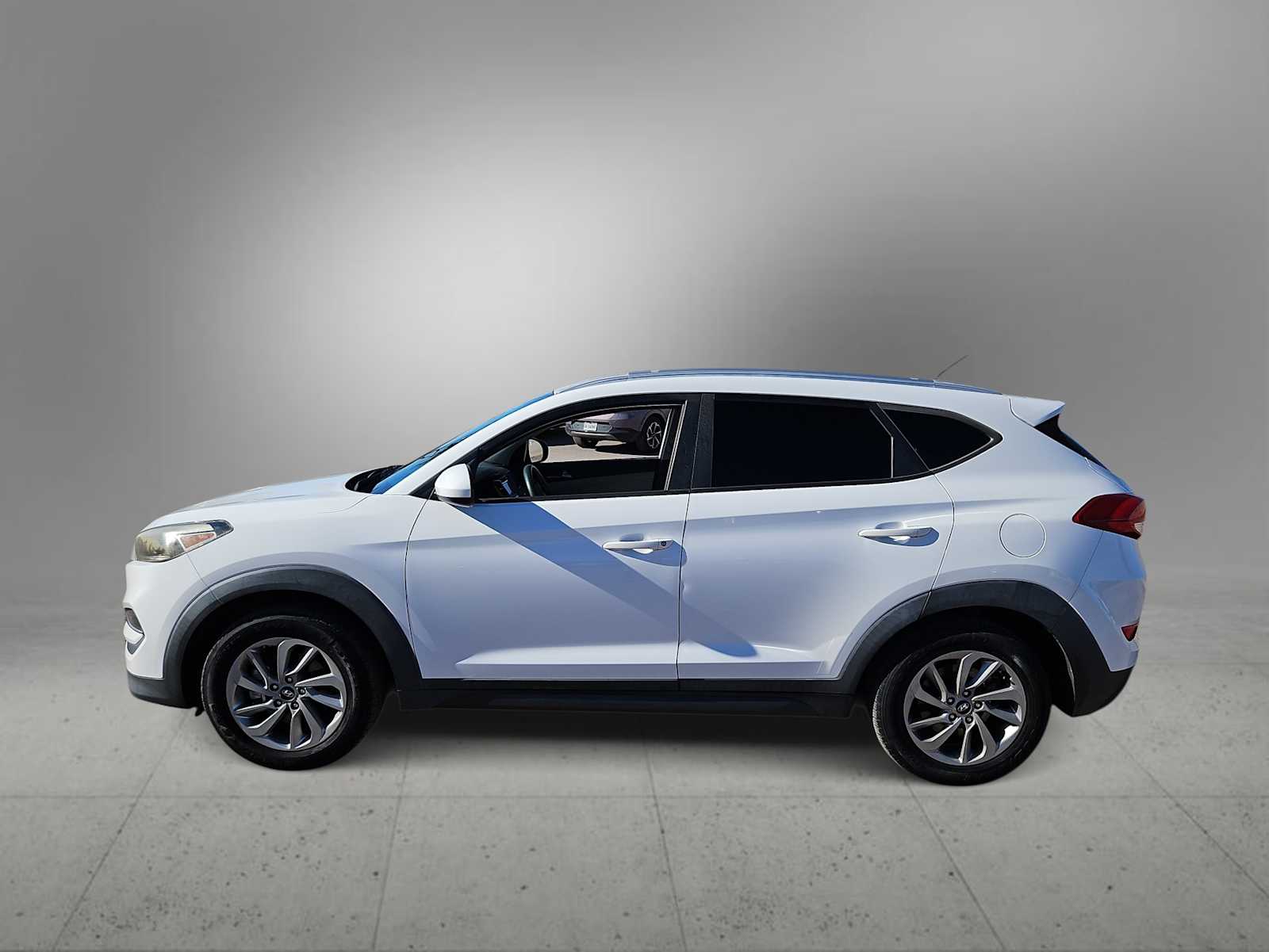 Thumbnail: 2016 Hyundai Tucson - 5