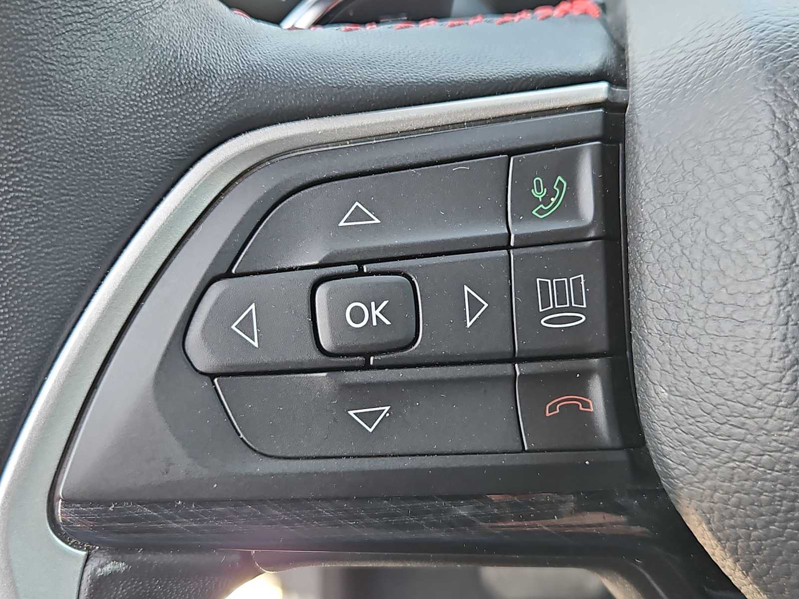 Thumbnail: 2022 Jeep Grand Cherokee - 24