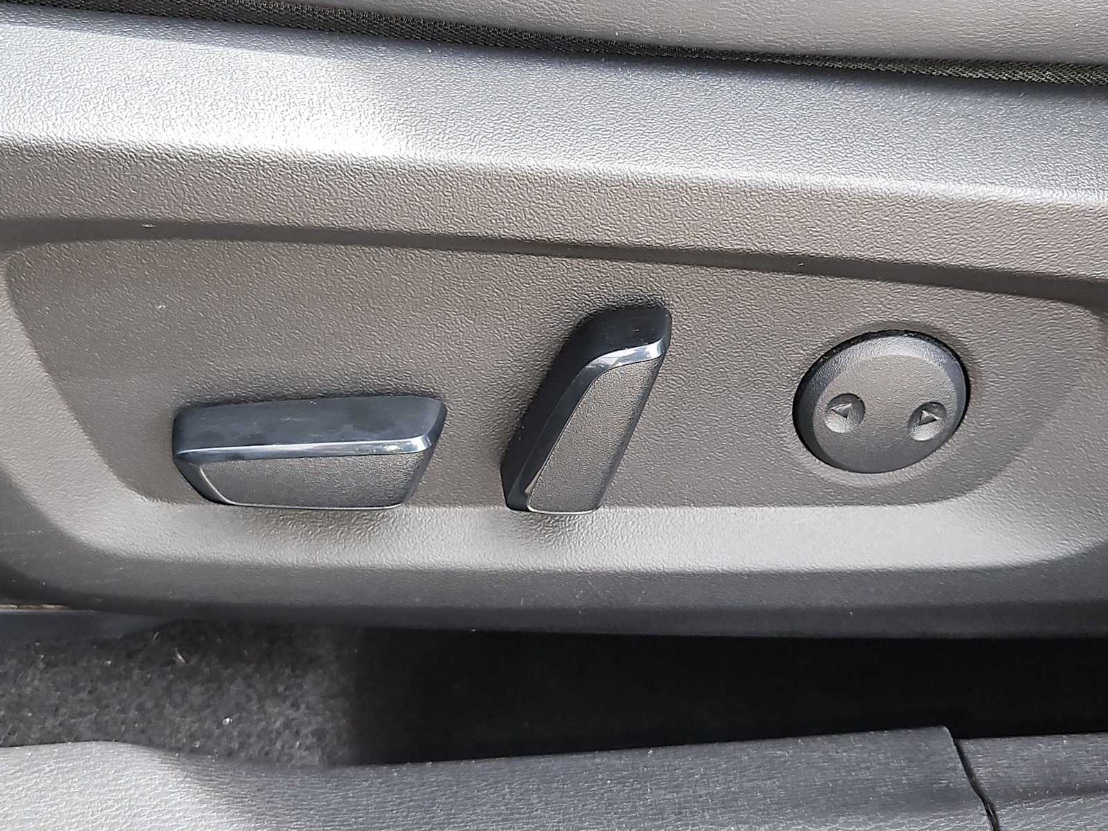 Thumbnail: 2024 Mitsubishi Outlander - 17