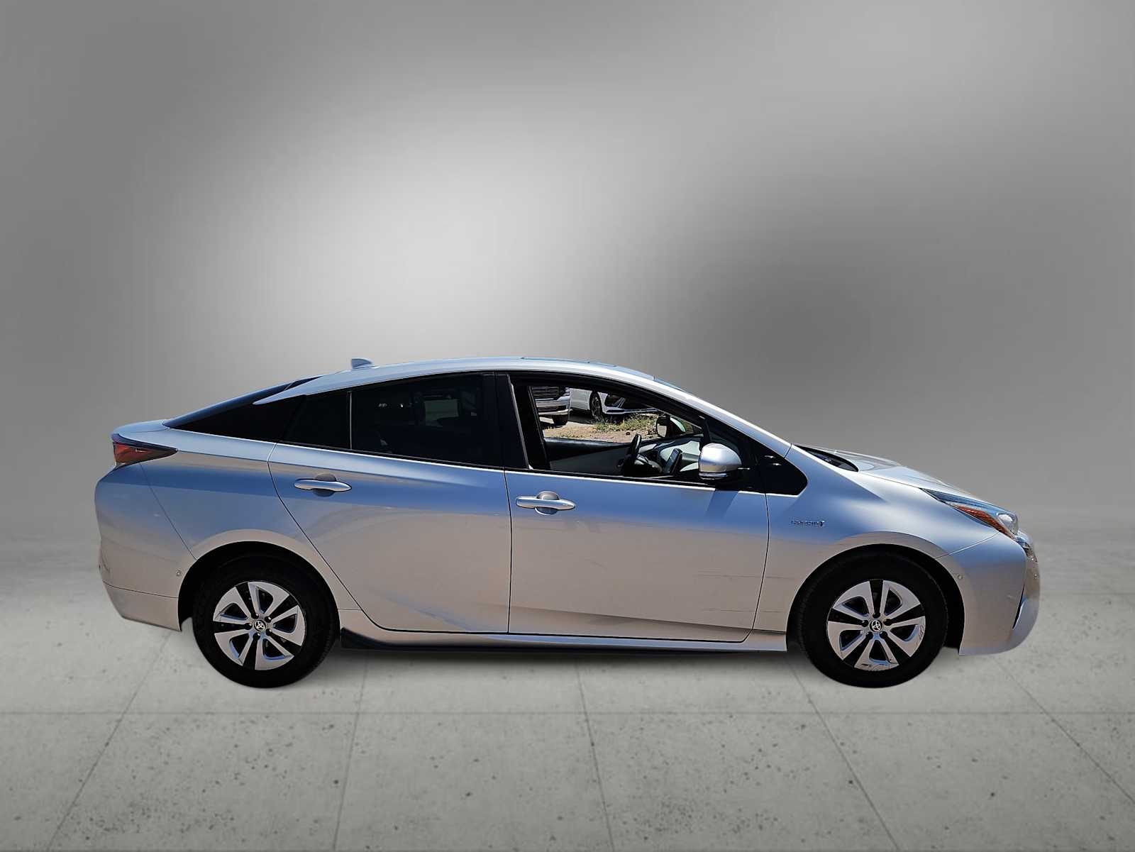 Thumbnail: 2018 Toyota Prius - 9