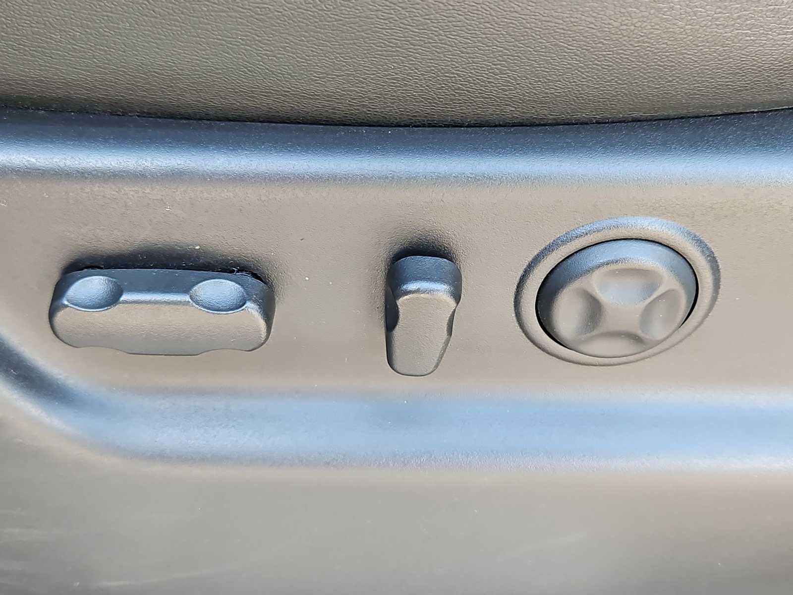 Thumbnail: 2013 GMC Yukon - 18