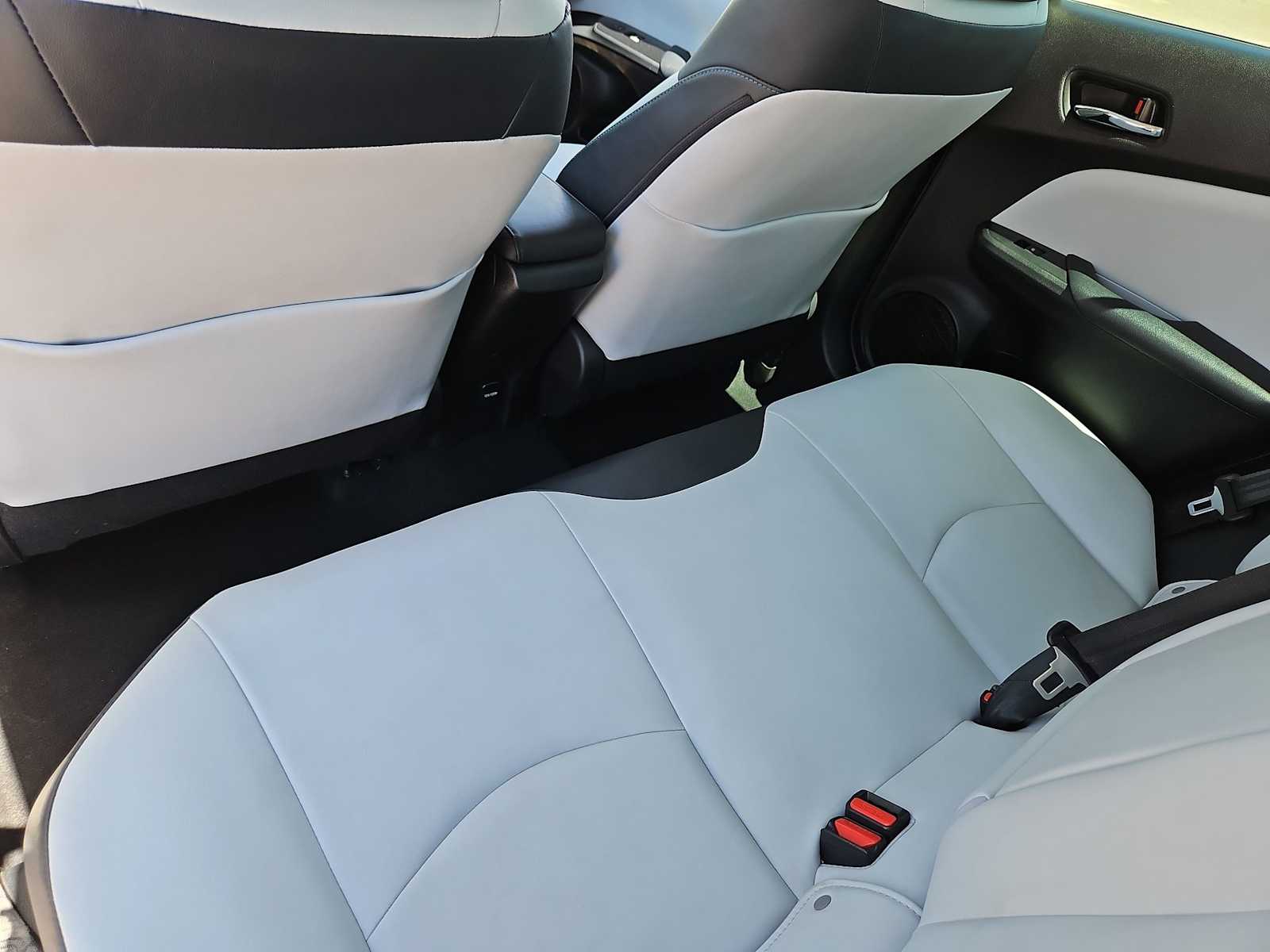 Thumbnail: 2018 Toyota Prius - 18