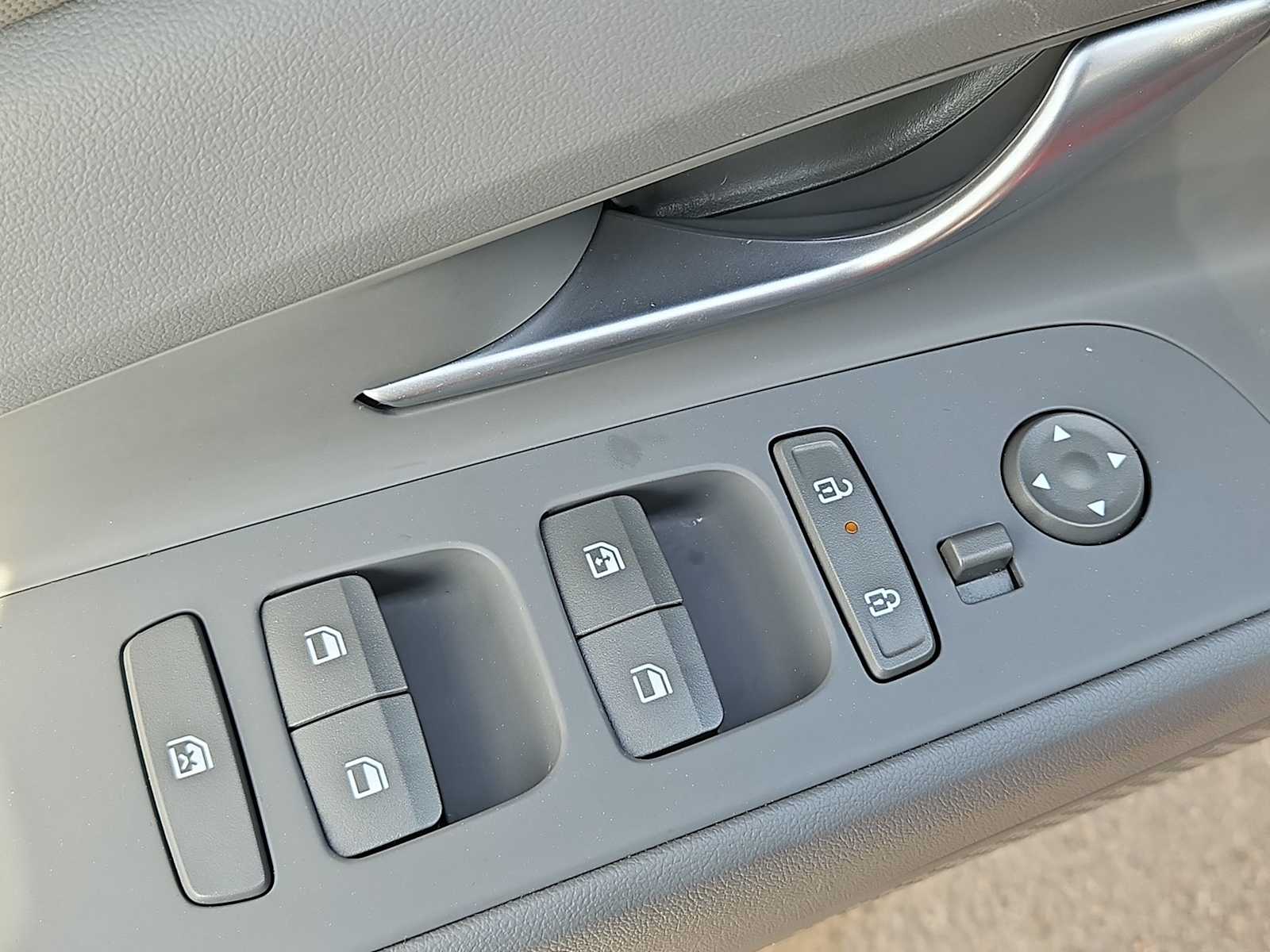 Thumbnail: 2025 Hyundai Elantra - 17