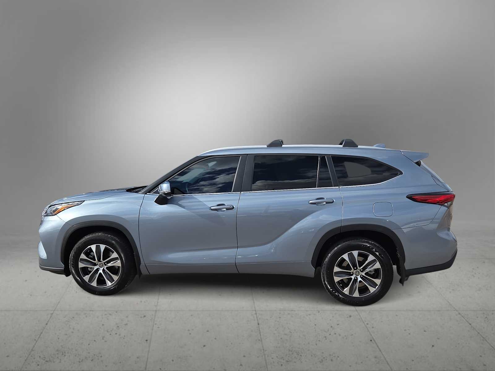 Thumbnail: 2023 Toyota Highlander - 5