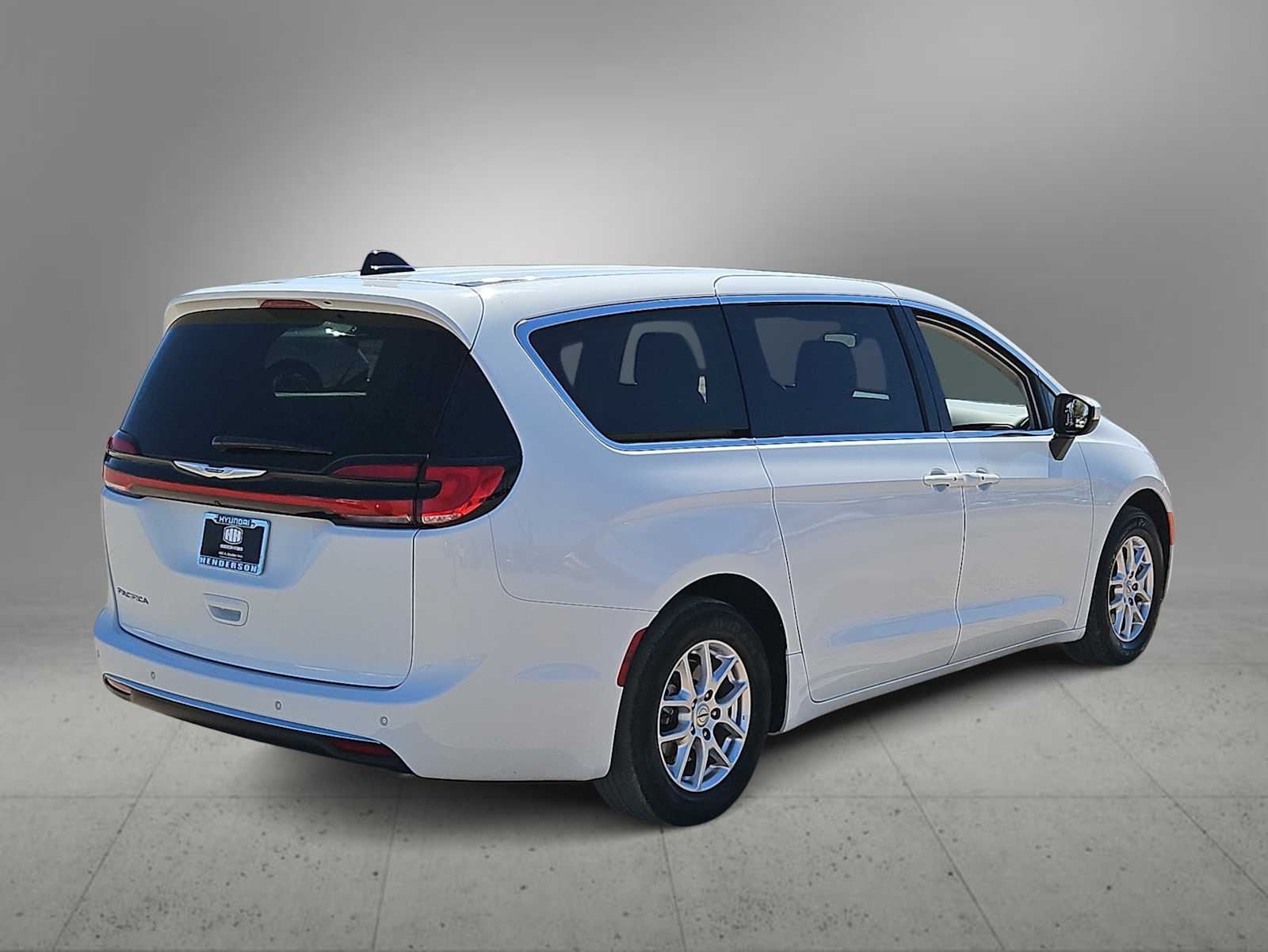 Thumbnail: 2023 Chrysler Pacifica - 8