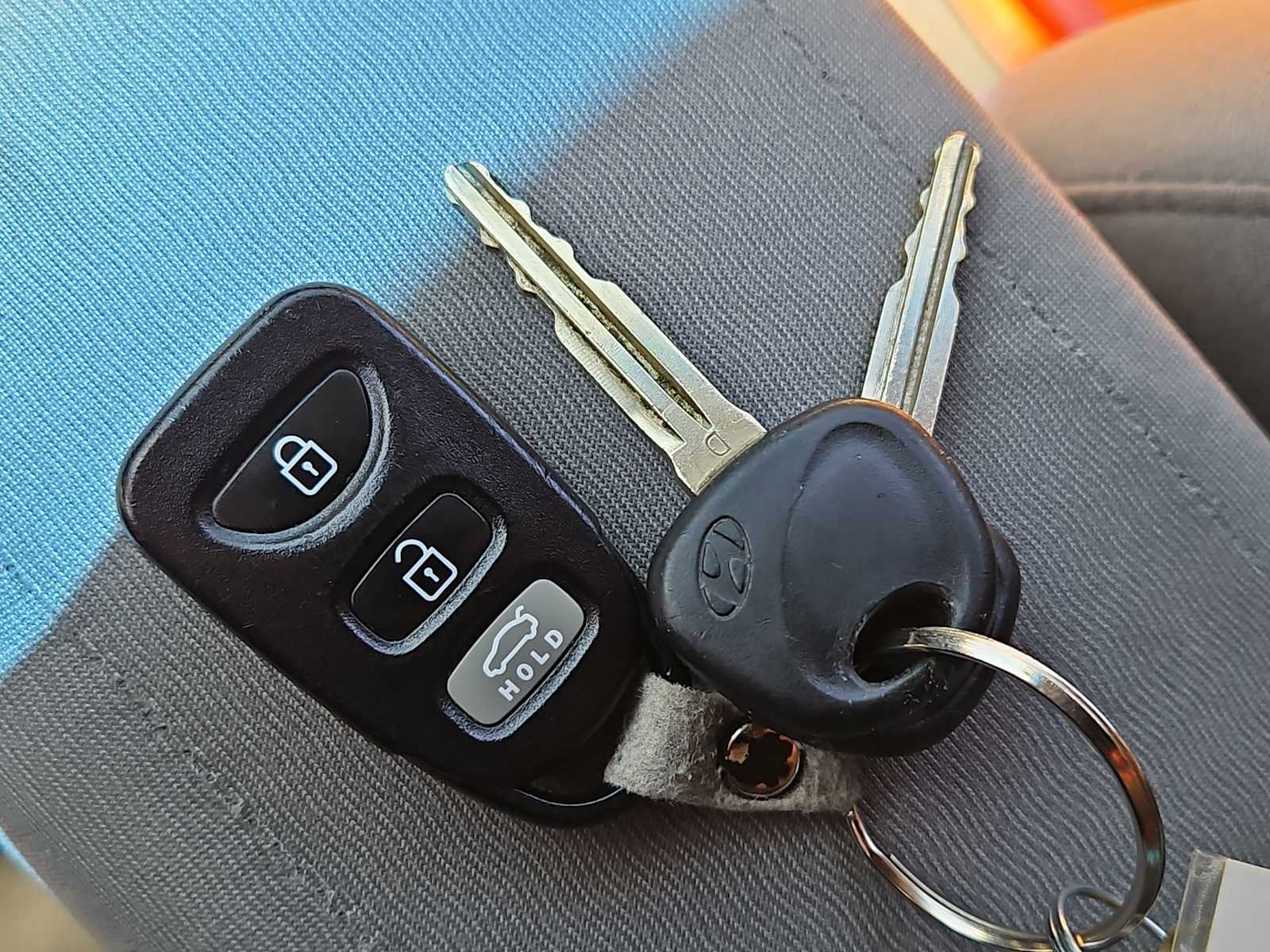 Thumbnail: 2010 Hyundai Elantra - 30