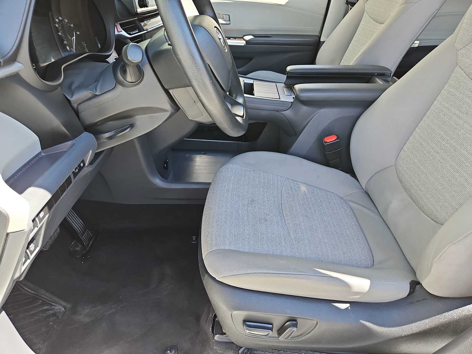 Thumbnail: 2023 Toyota Sienna - 14